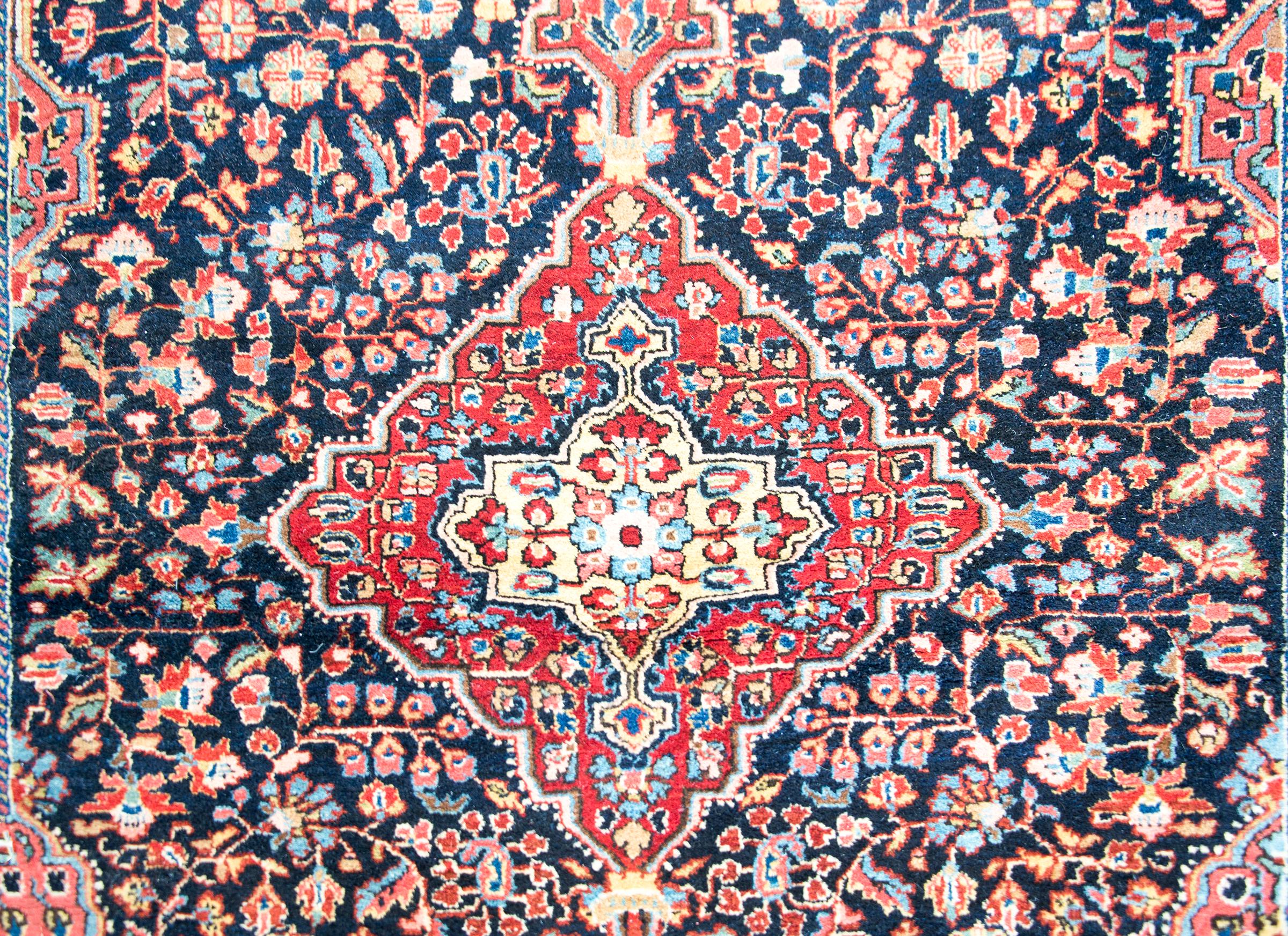 Early 20th Century Persian Bidjar Rug For Sale 3