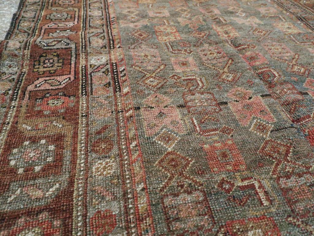 Rustique Tapis d'appoint persan Bidjar du début du 20e siècle en vente