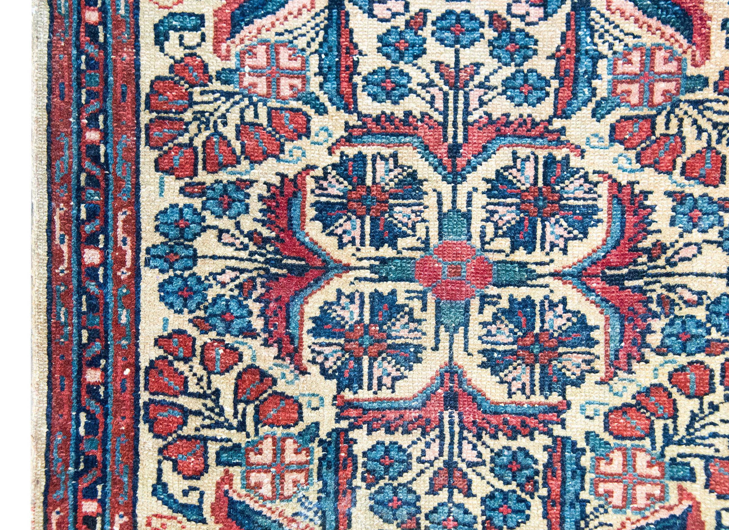 Alfombra Persa Dargazine de principios del siglo XX en Bueno estado para la venta en Chicago, IL