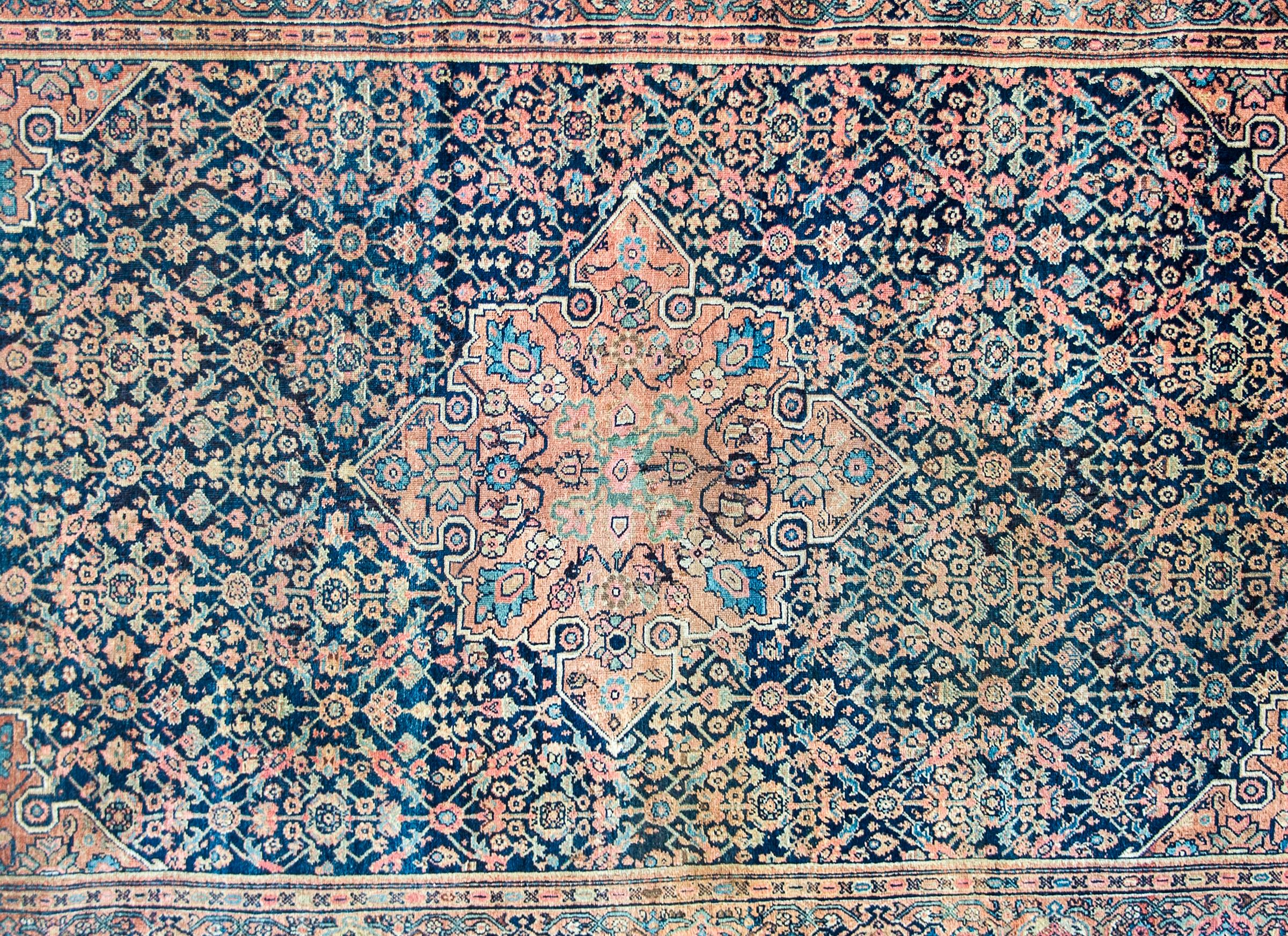 Early 20th Century Persian Farahan Herati Rug For Sale 4