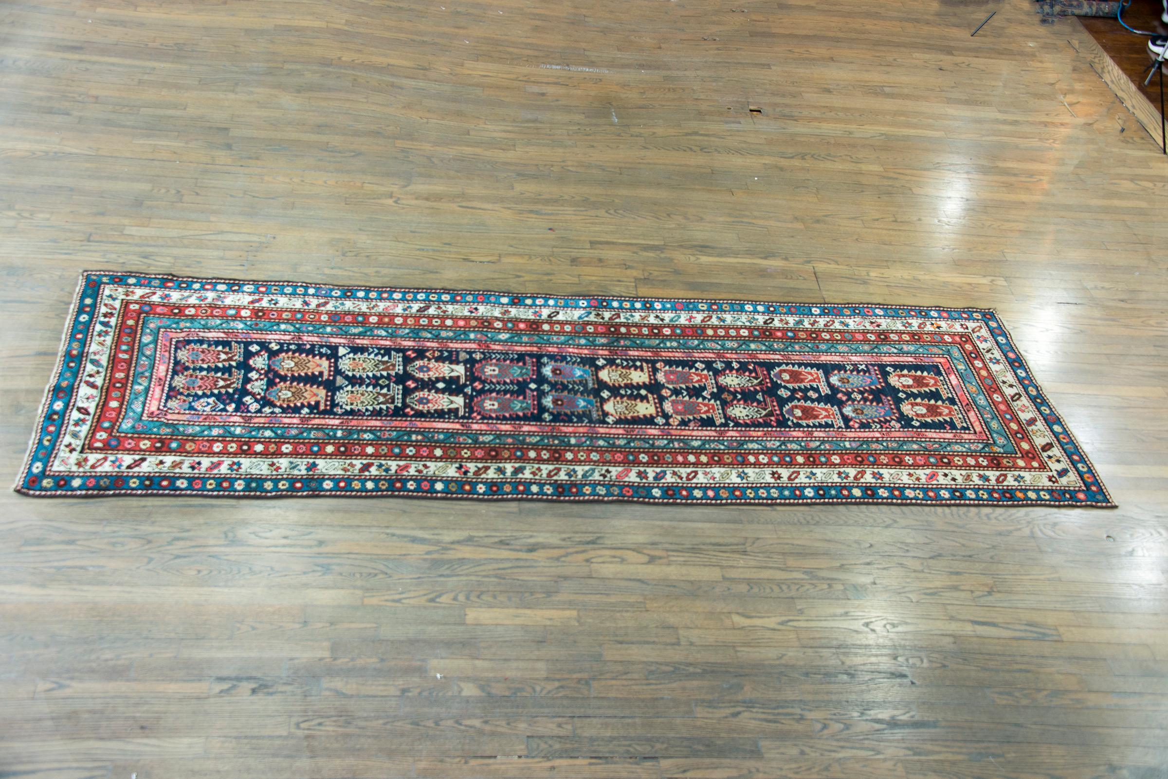 Early 20th Century Persian Ganjeh Rug For Sale 10