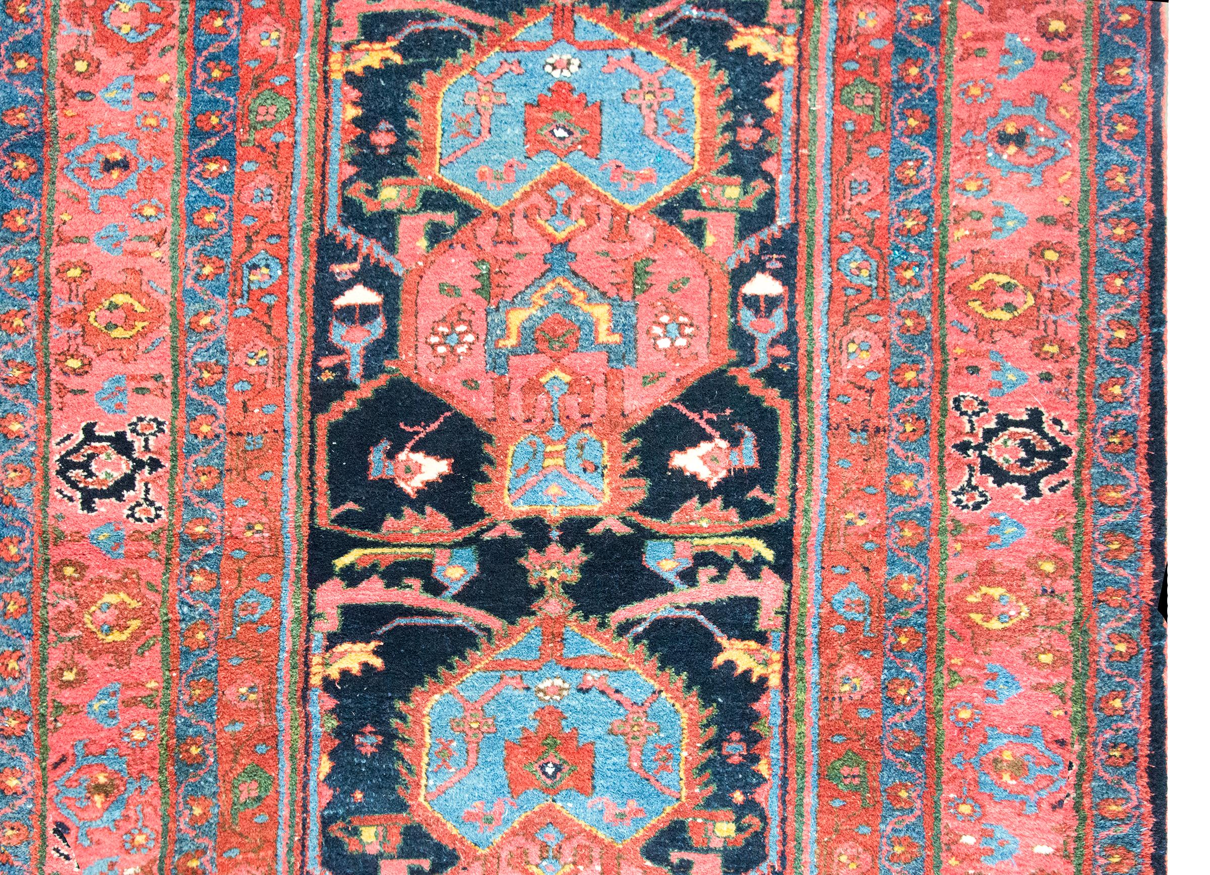Early 20th Century Persian Hamadan Rug In Good Condition For Sale In Chicago, IL