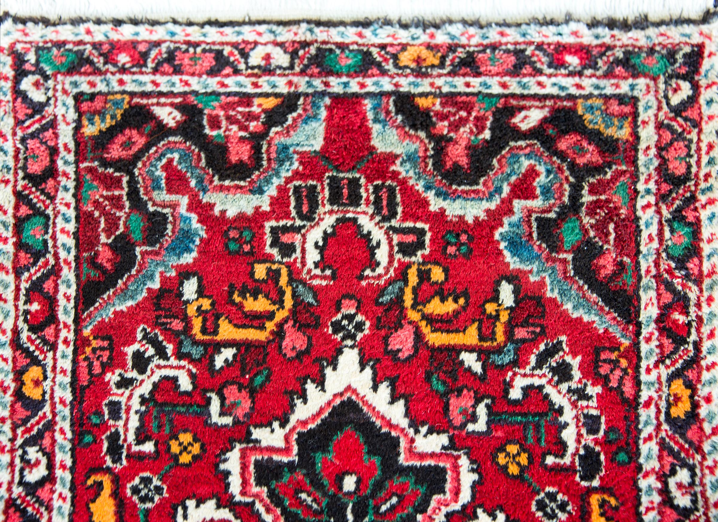 Persischer Hamadan-Teppich des frühen 20. Jahrhunderts (Wolle) im Angebot