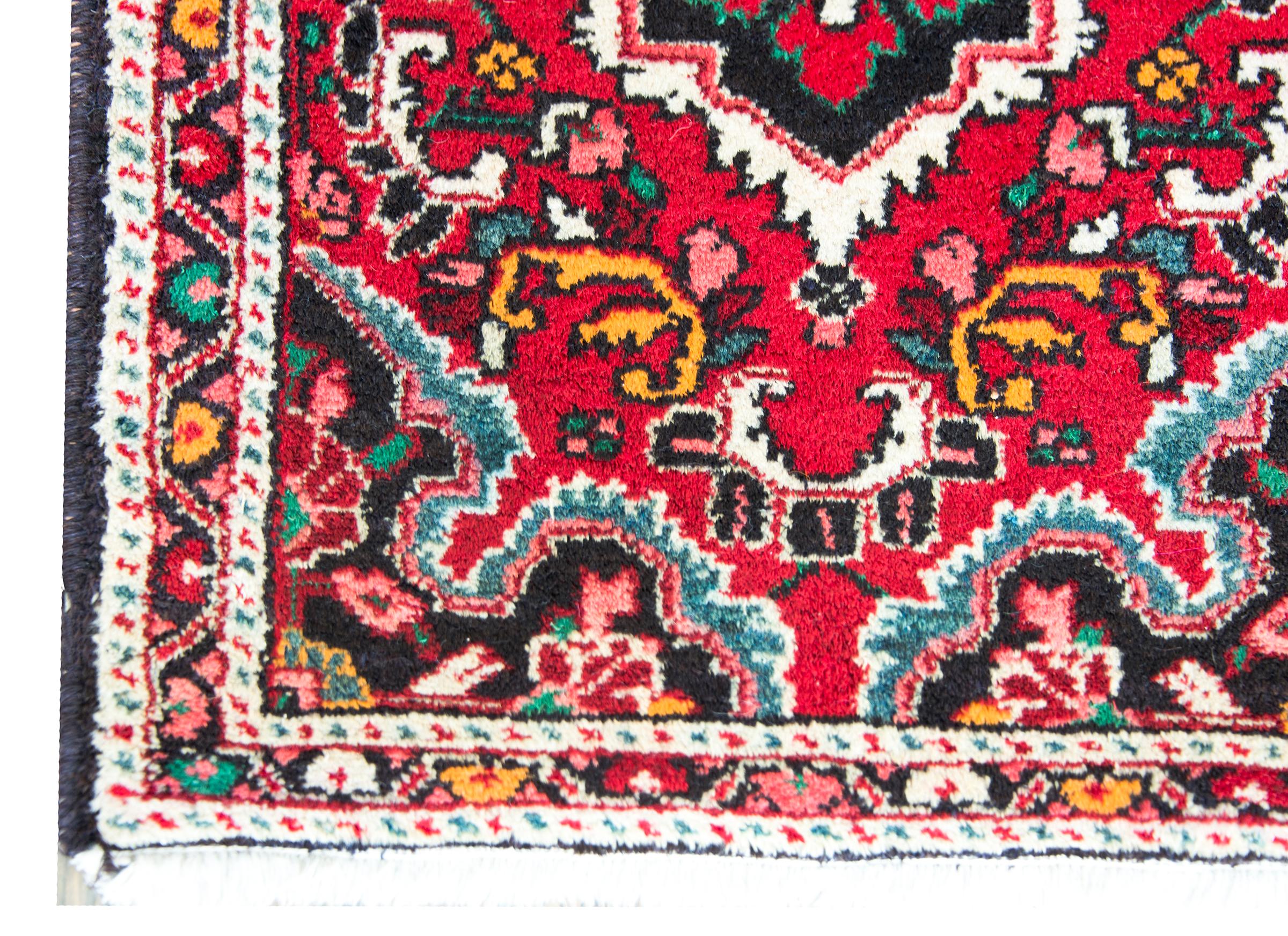 Early 20th Century Persian Hamadan Rug For Sale 2