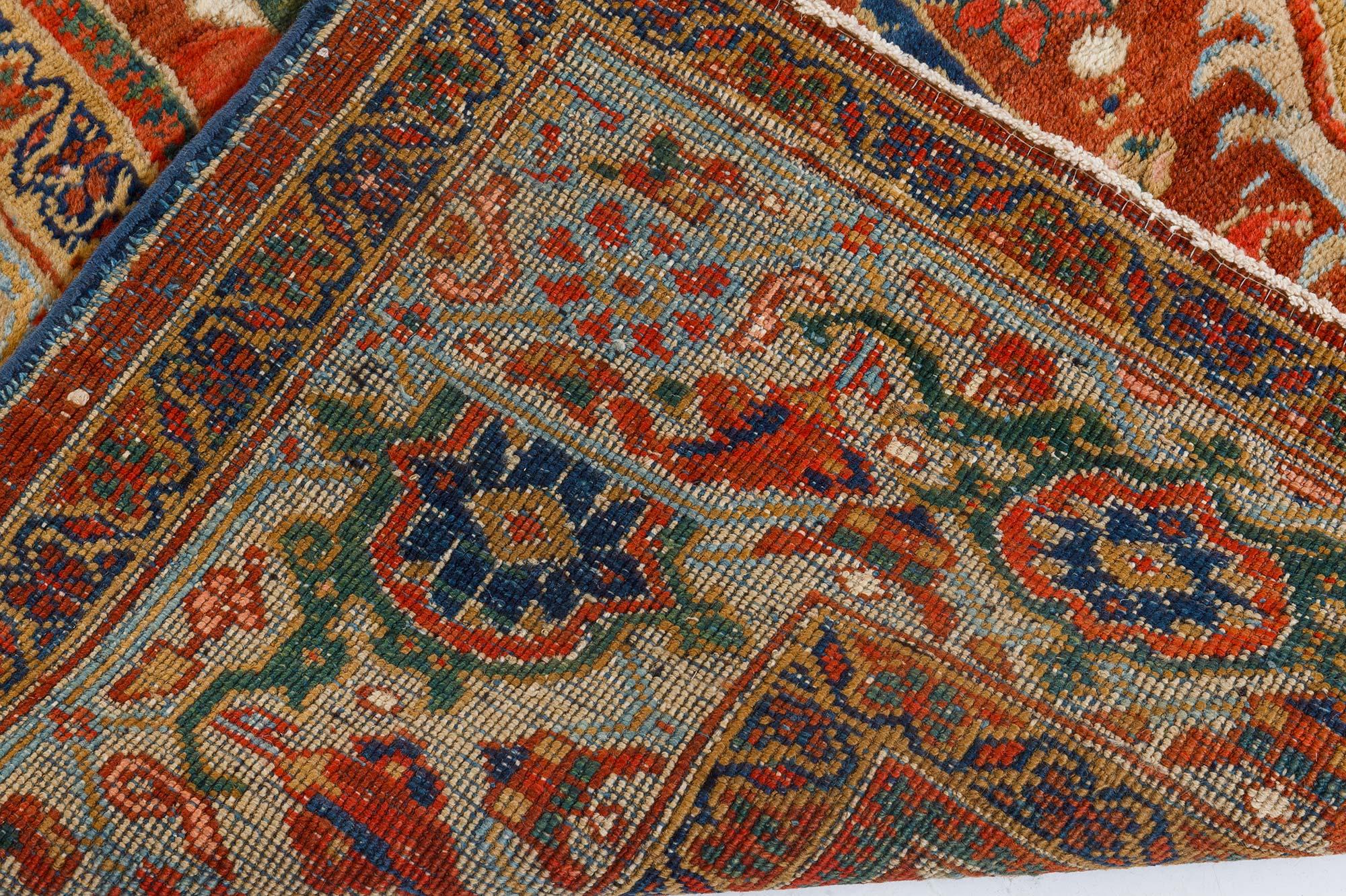 Early 20th Century Persian Heriz Handwoven Wool Rug For Sale 3