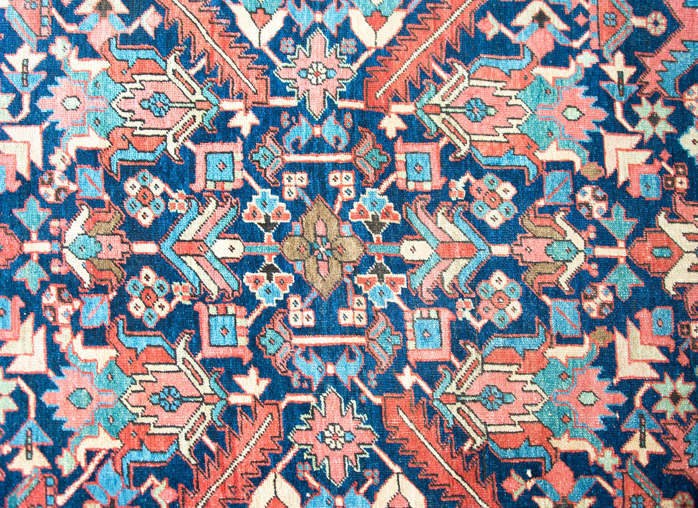 Early 20th Century Persian Heriz Rug For Sale 4