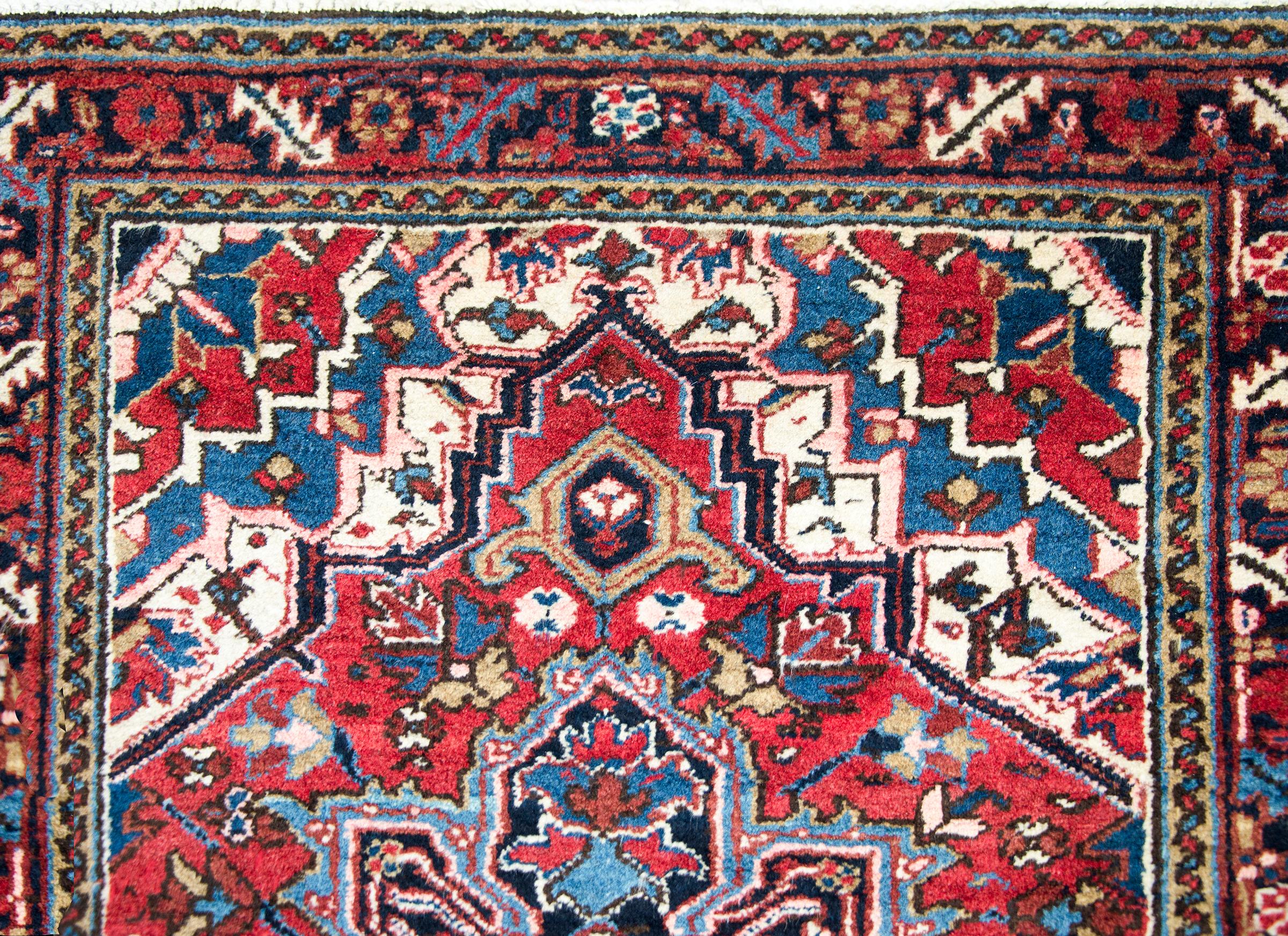 Early 20th Century Persian Heriz Rug For Sale 3