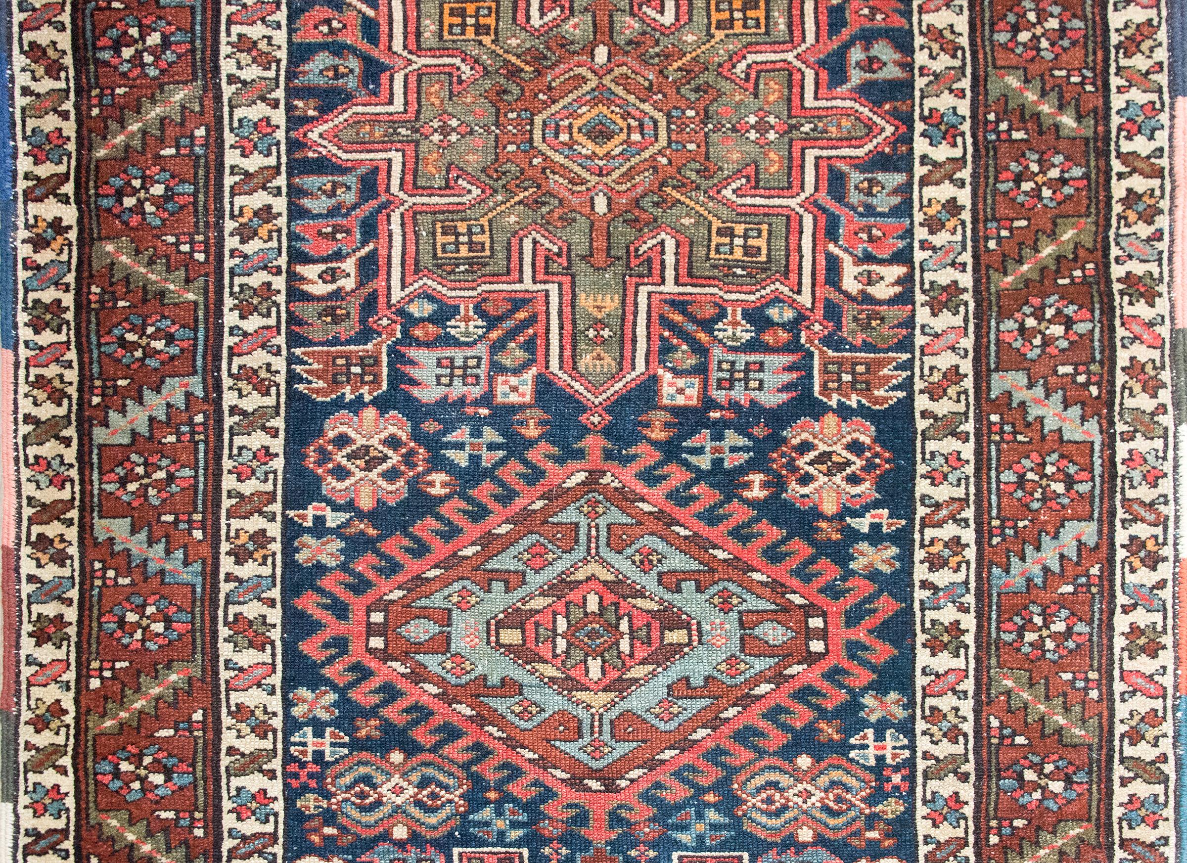 Early 20th Century Persian Heriz Rug For Sale 4