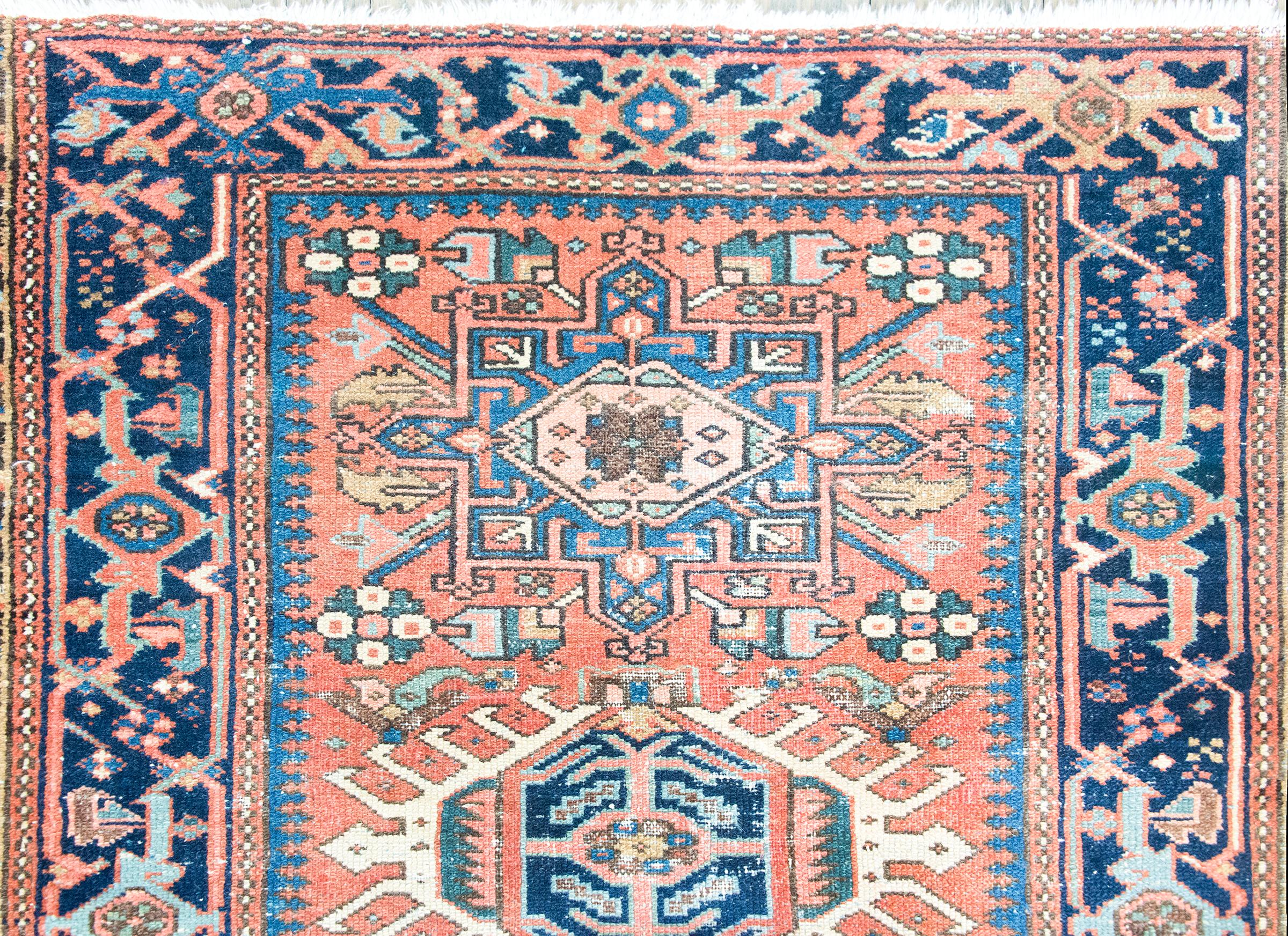 Tapis persan Heriz du début du 20e siècle en vente 2