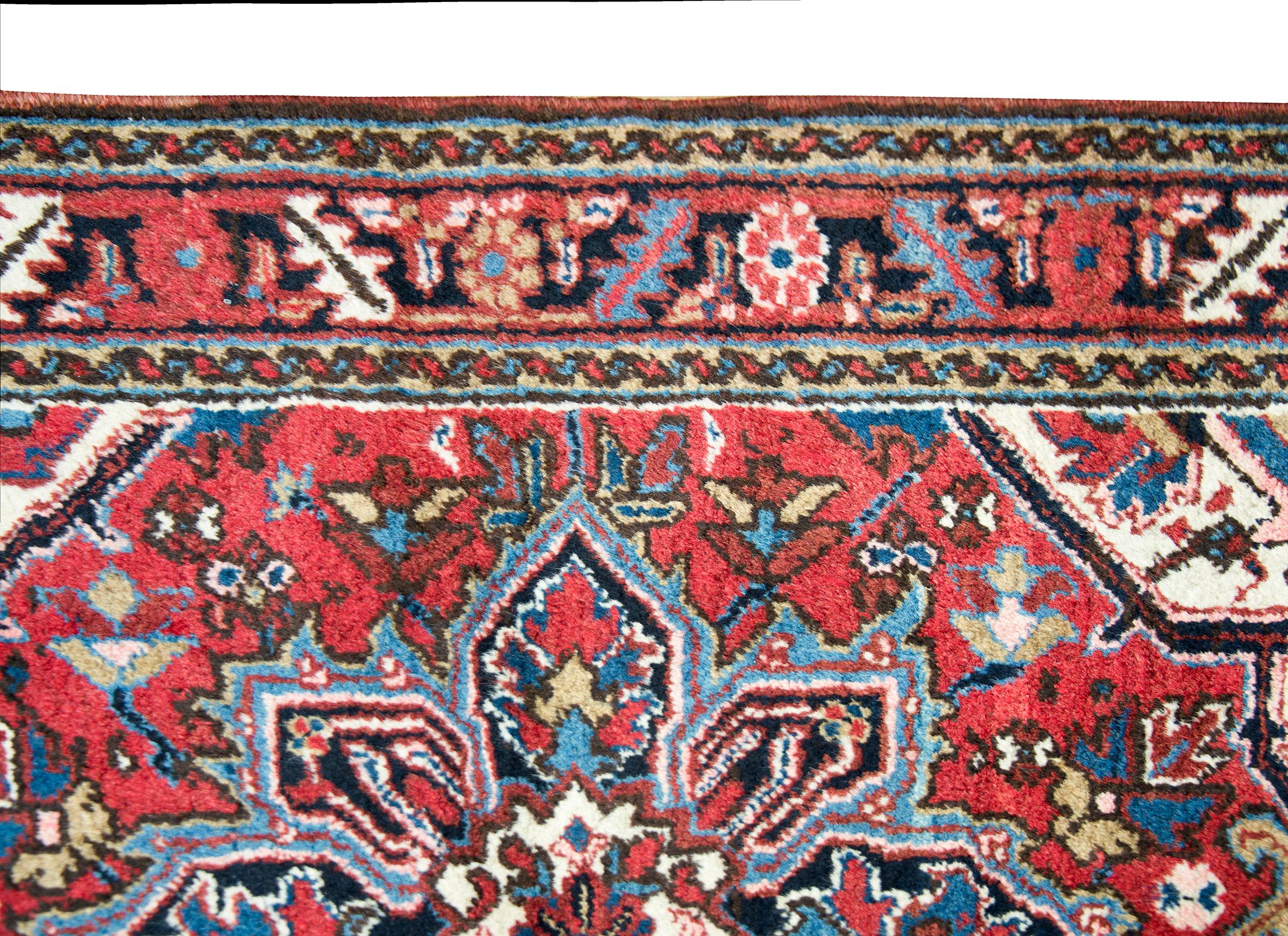 Early 20th Century Persian Heriz Rug For Sale 4