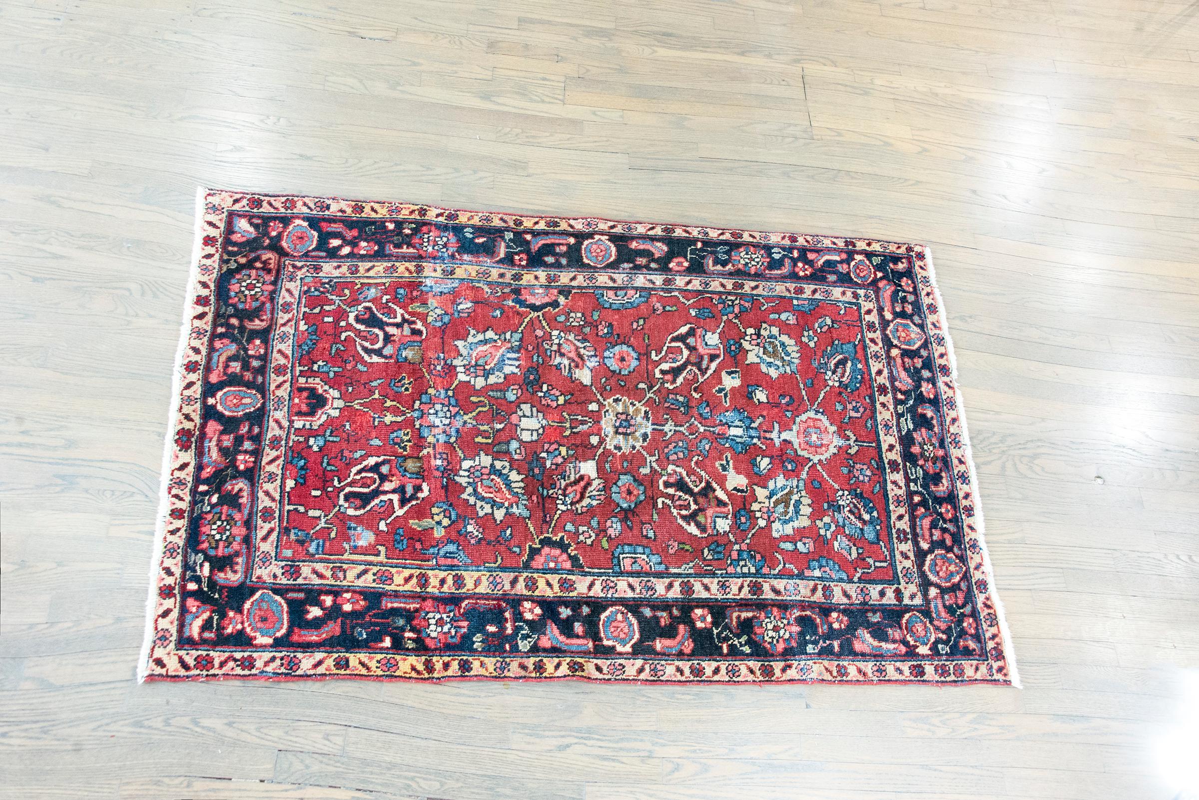 Early 20th Century Persian Heriz Rug For Sale 5