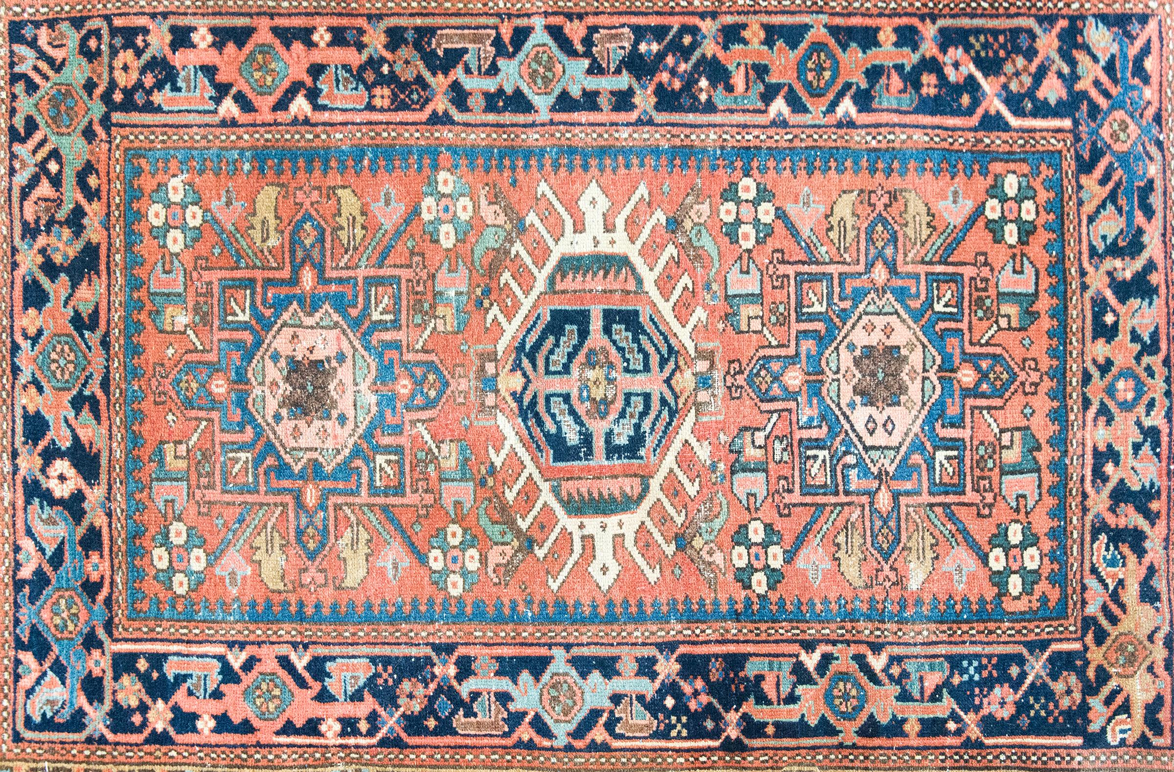 Tapis persan Heriz du début du 20e siècle en vente 3