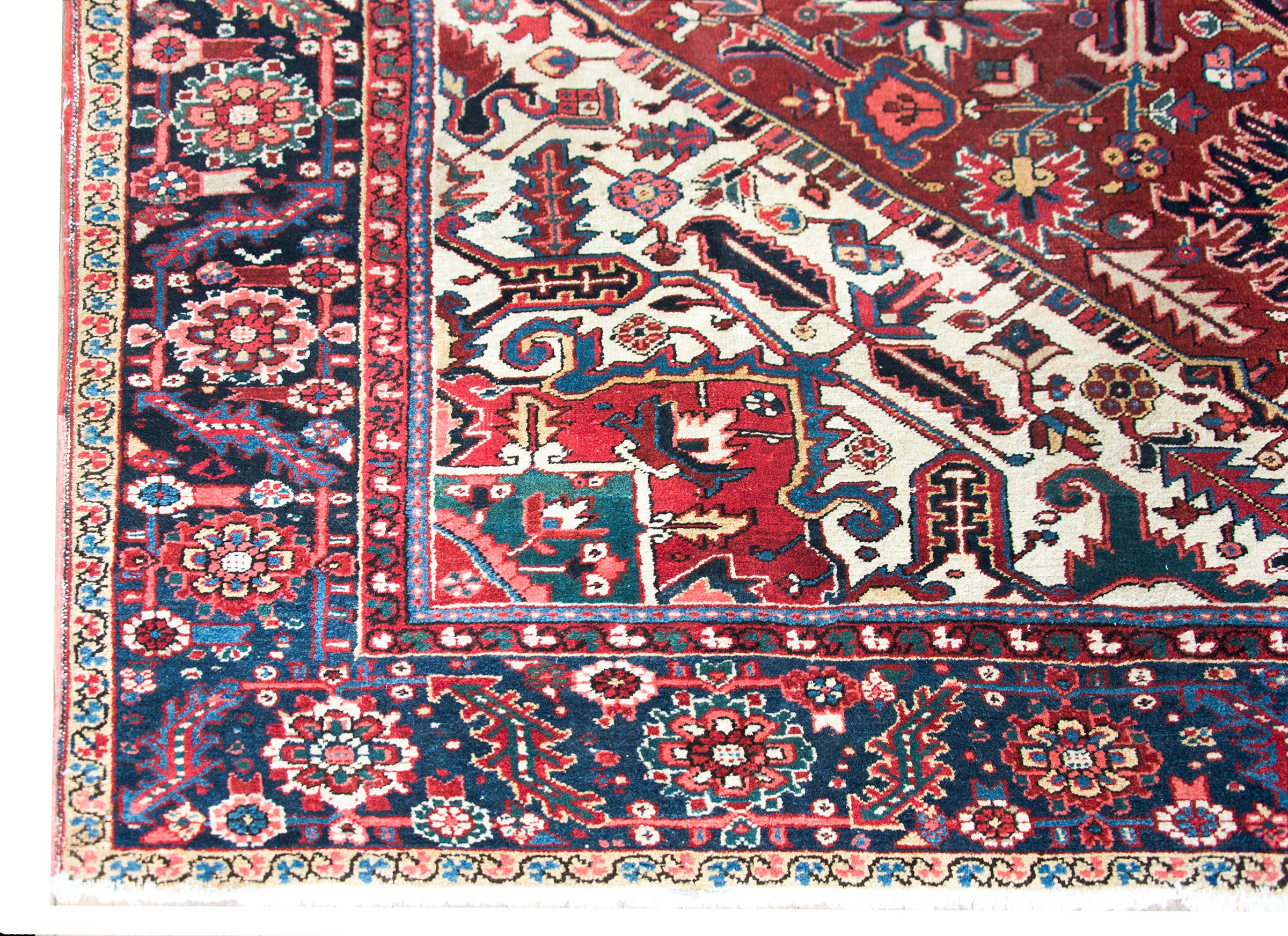 Early 20th Century Persian Heriz Rug For Sale 5