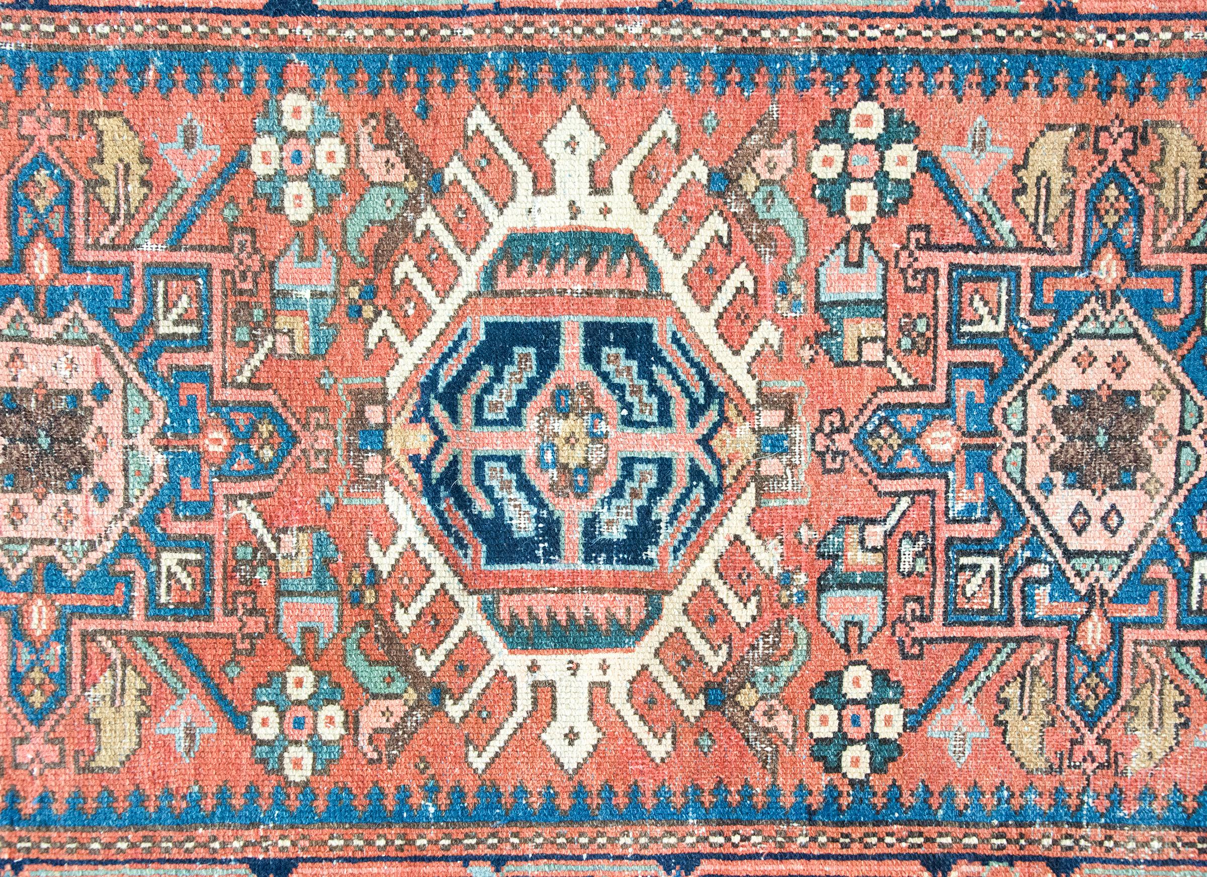 Tapis persan Heriz du début du 20e siècle en vente 4