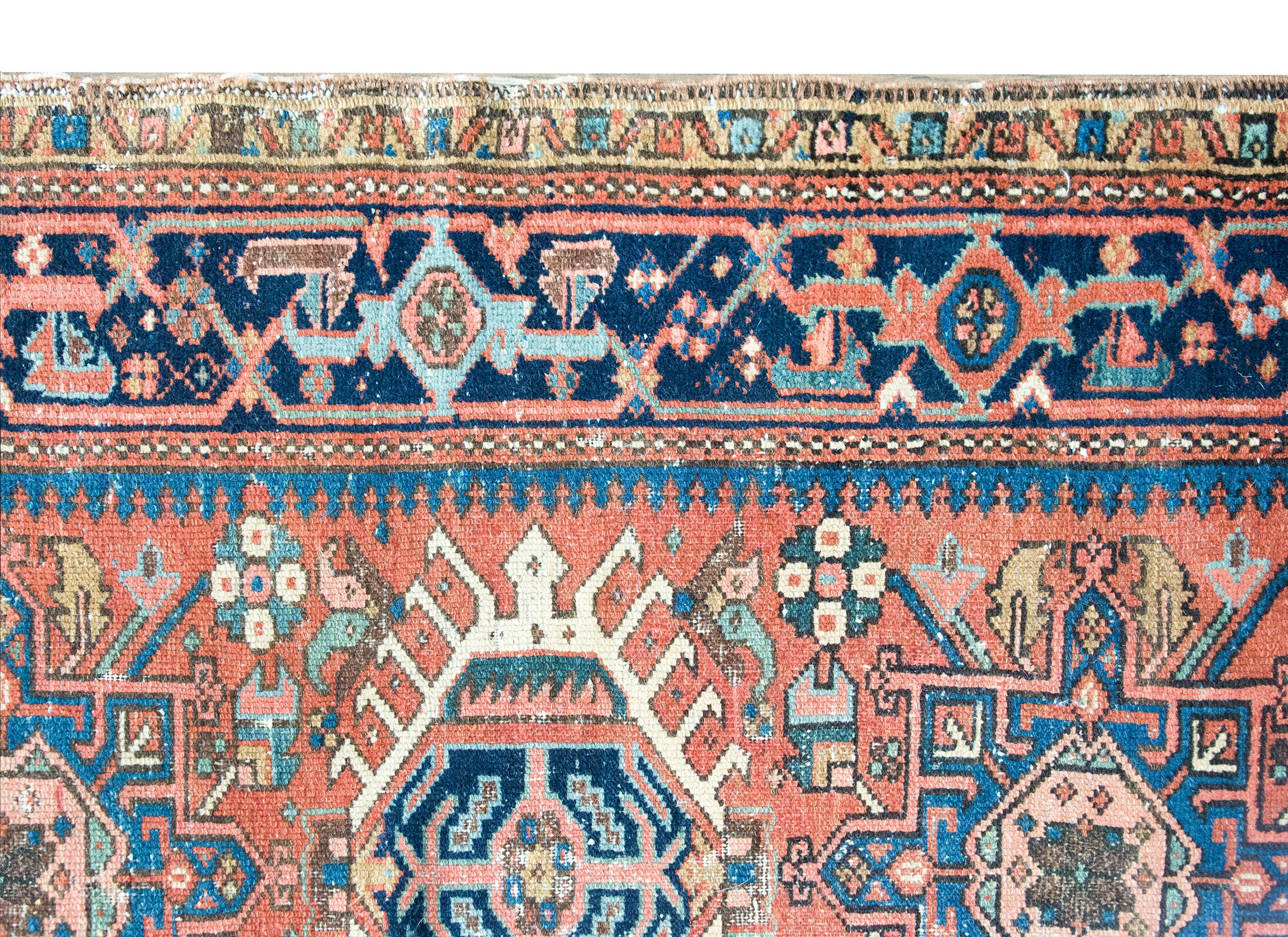 Tapis persan Heriz du début du 20e siècle en vente 5