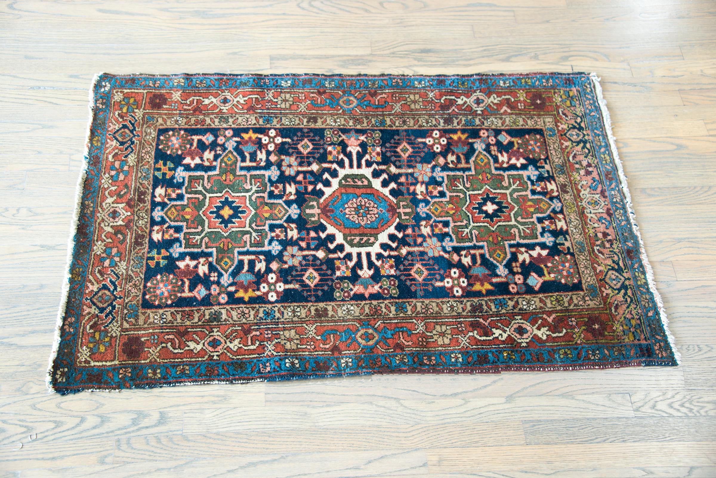 Early 20th Century Persian Heriz Rug For Sale 8