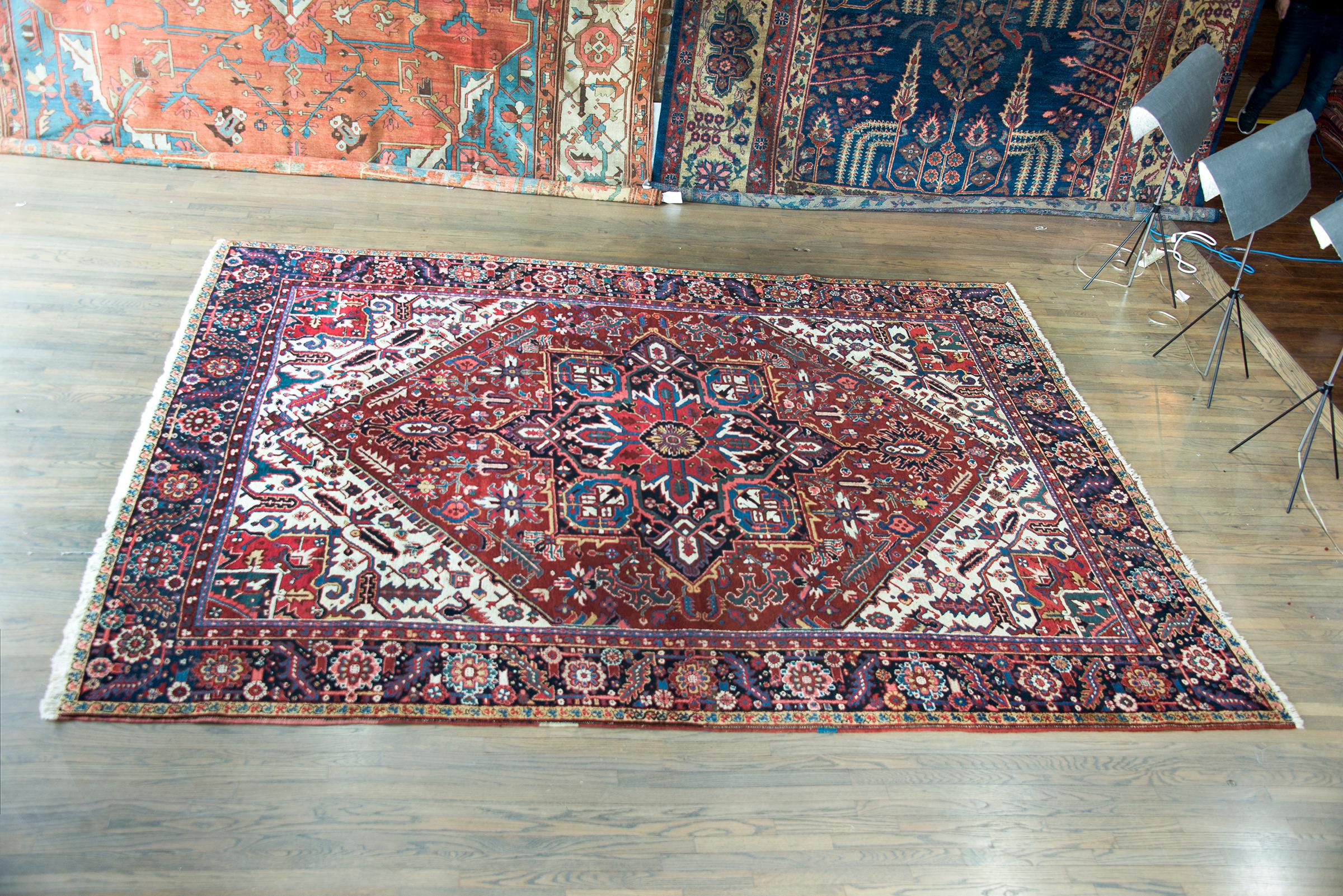 Early 20th Century Persian Heriz Rug For Sale 7
