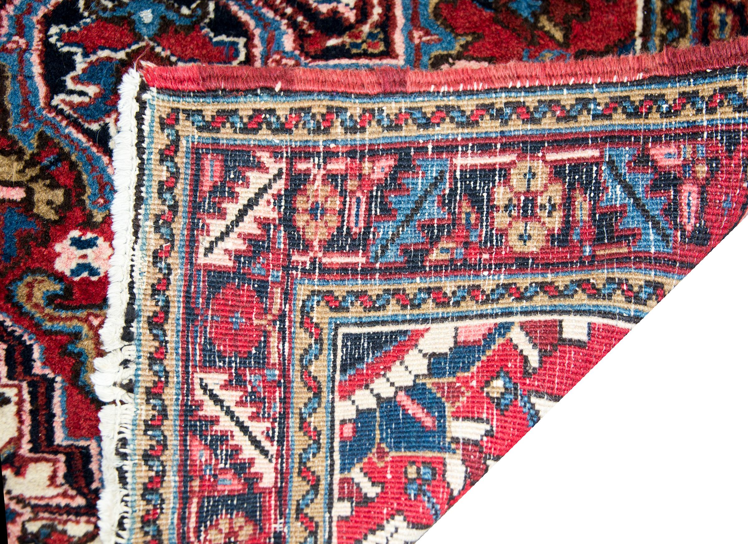 Persischer Heriz-Teppich des frühen 20. Jahrhunderts im Angebot 7