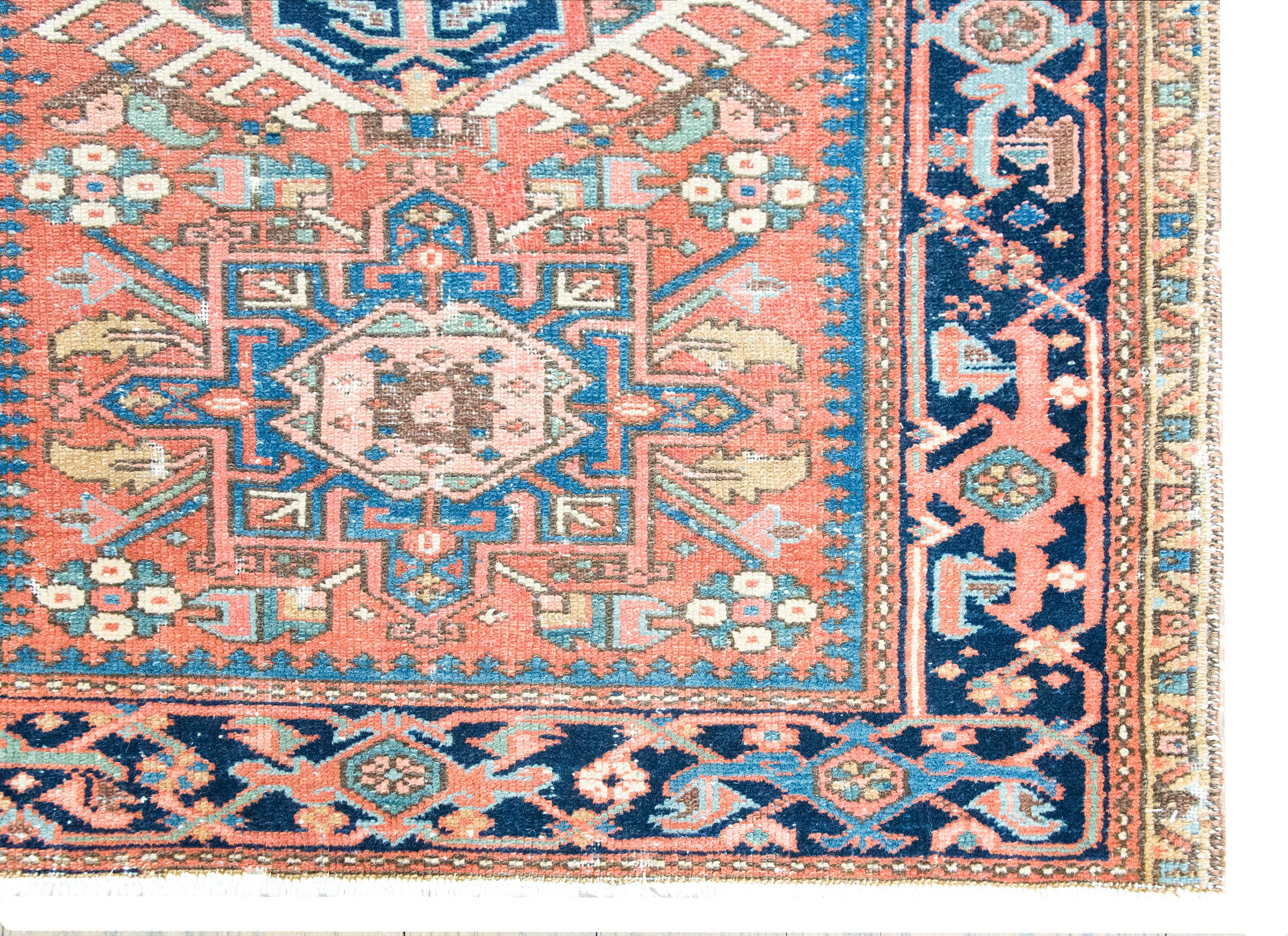 Tapis persan Heriz du début du 20e siècle en vente 6