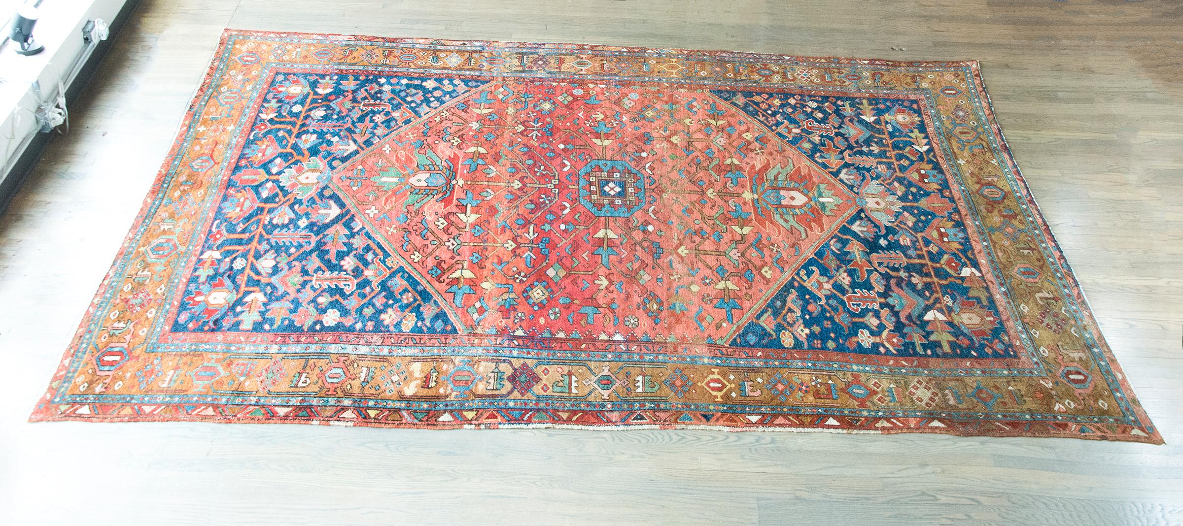 Early 20th Century Persian Heriz Rug For Sale 9