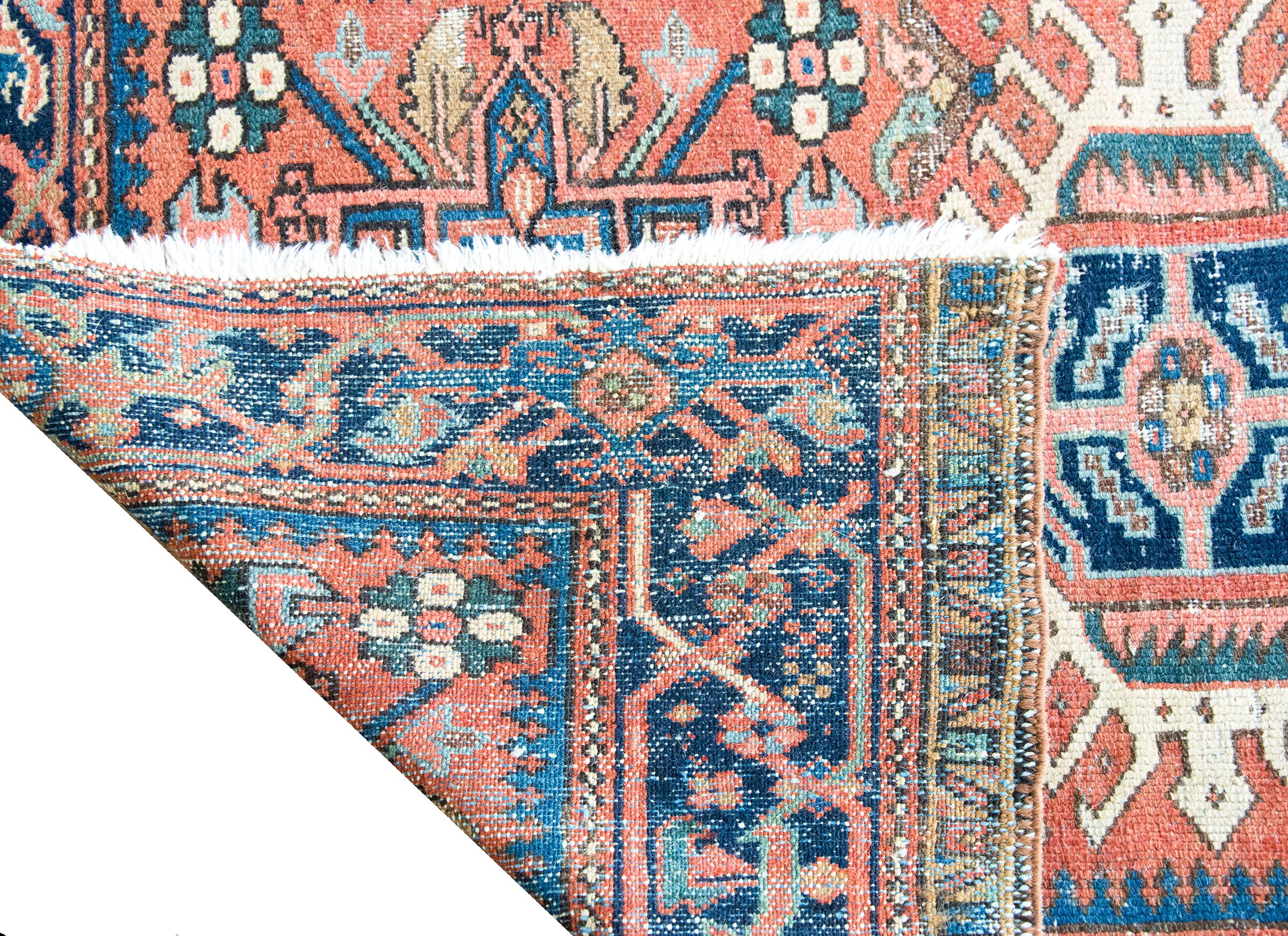 Tapis persan Heriz du début du 20e siècle en vente 7