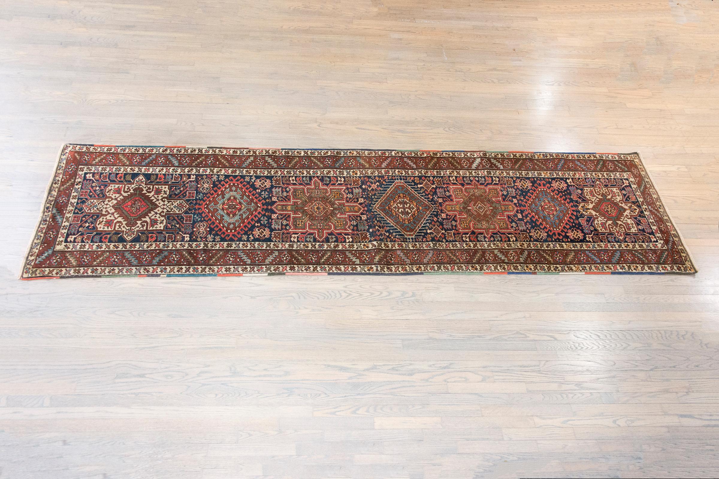 Early 20th Century Persian Heriz Rug For Sale 13