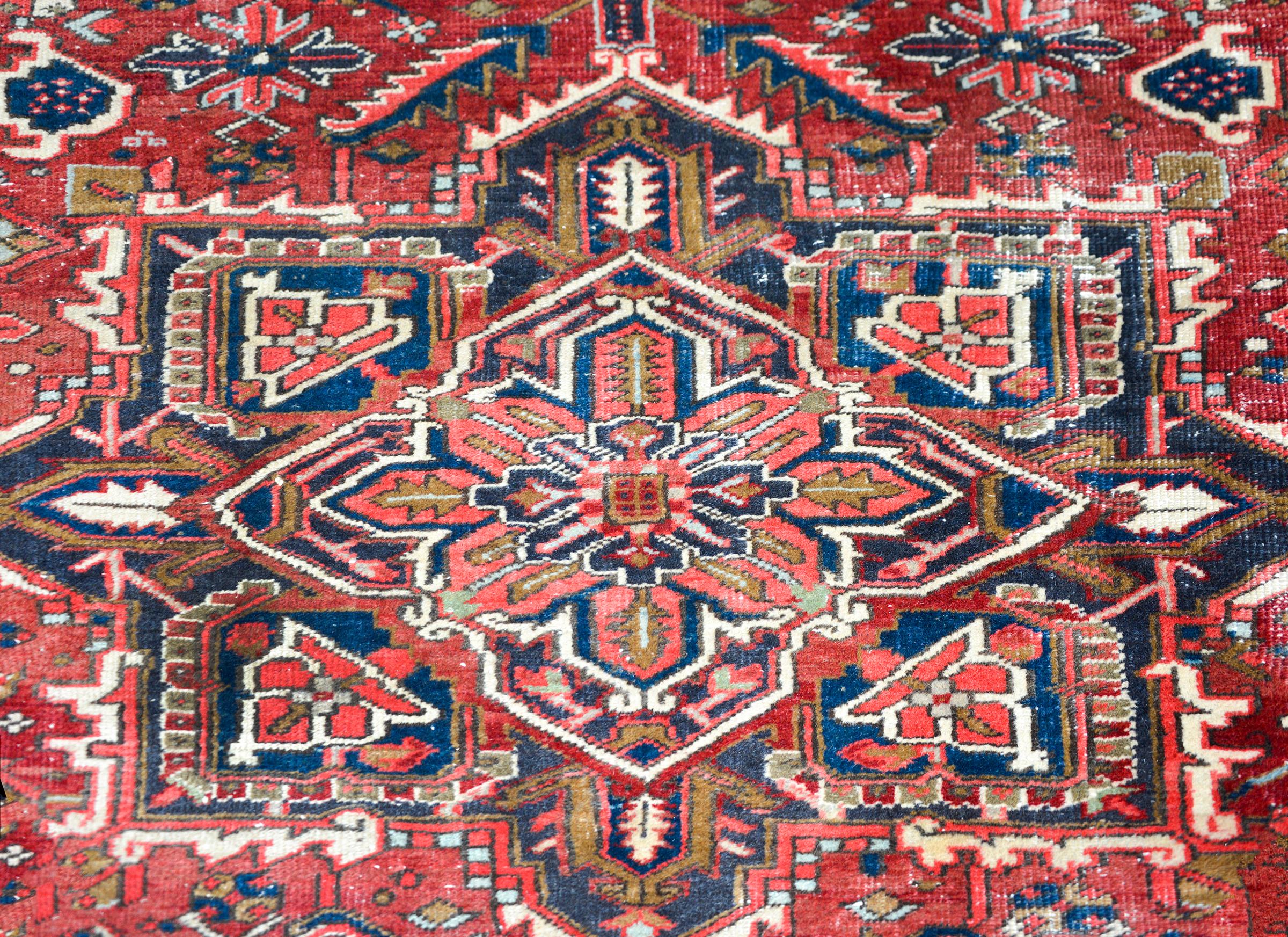 Persischer Heriz-Teppich des frühen 20. Jahrhunderts (Handgeknüpft) im Angebot