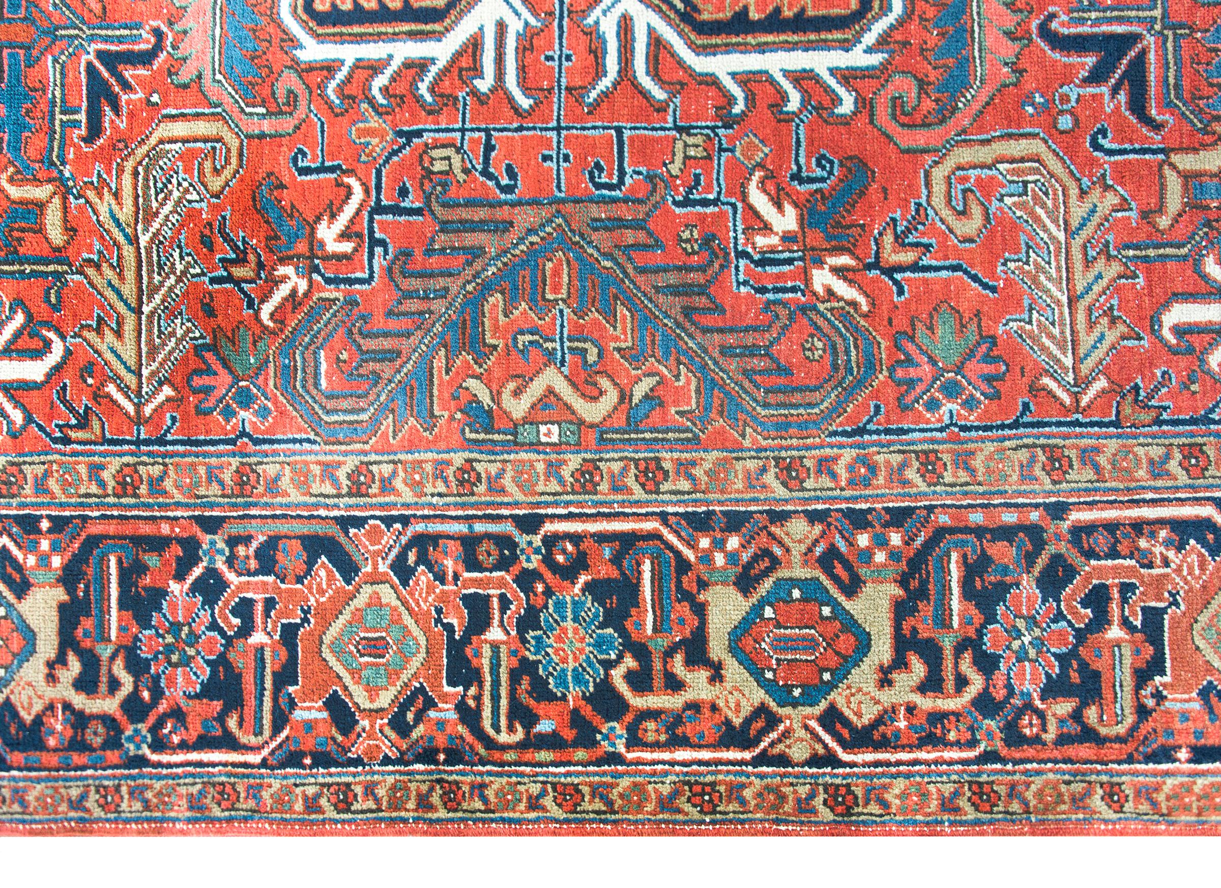 Persischer Heriz-Teppich des frühen 20. Jahrhunderts (Handgeknüpft) im Angebot