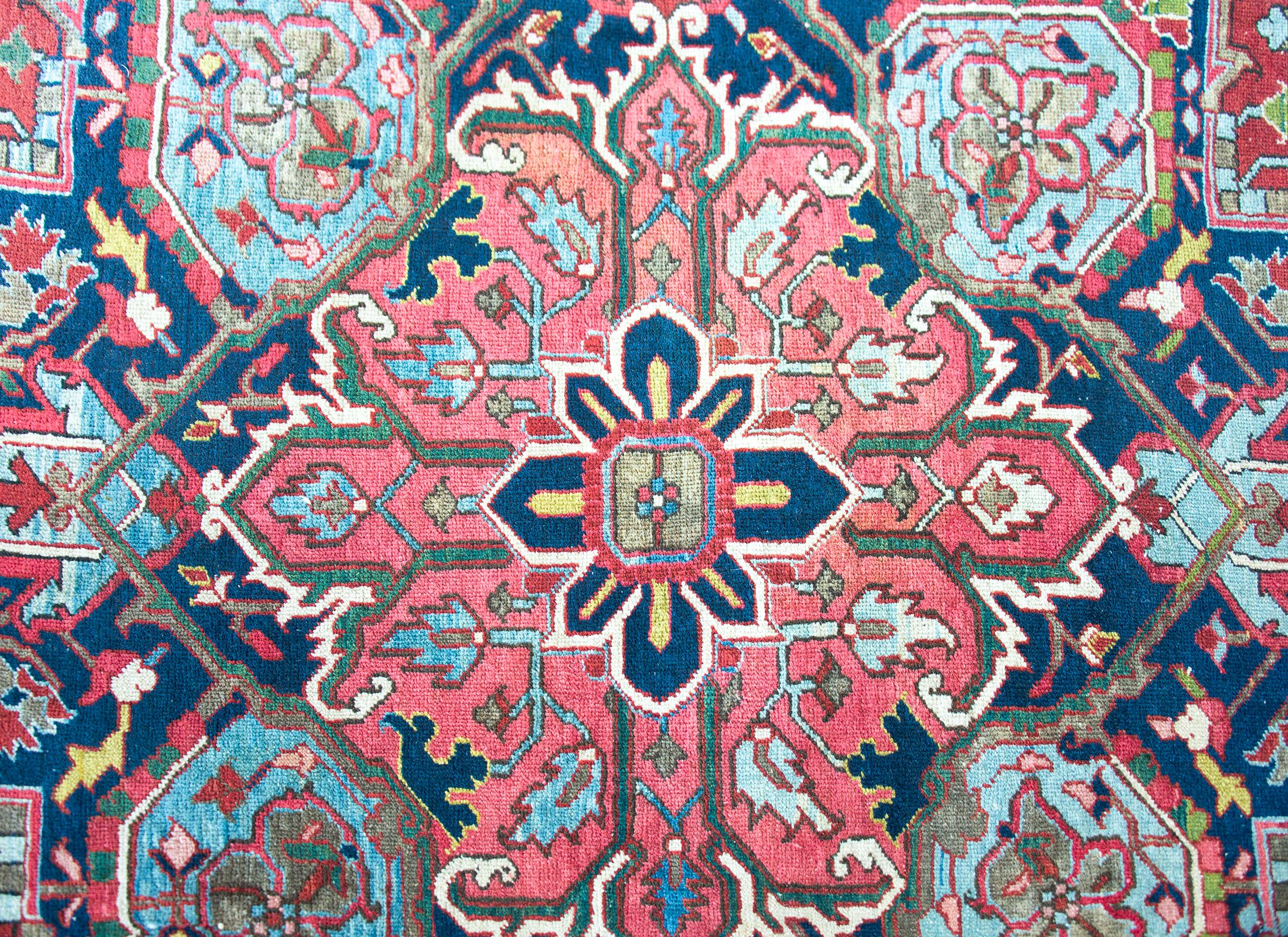 Early 20th Century Persian Heriz Rug In Good Condition In Chicago, IL