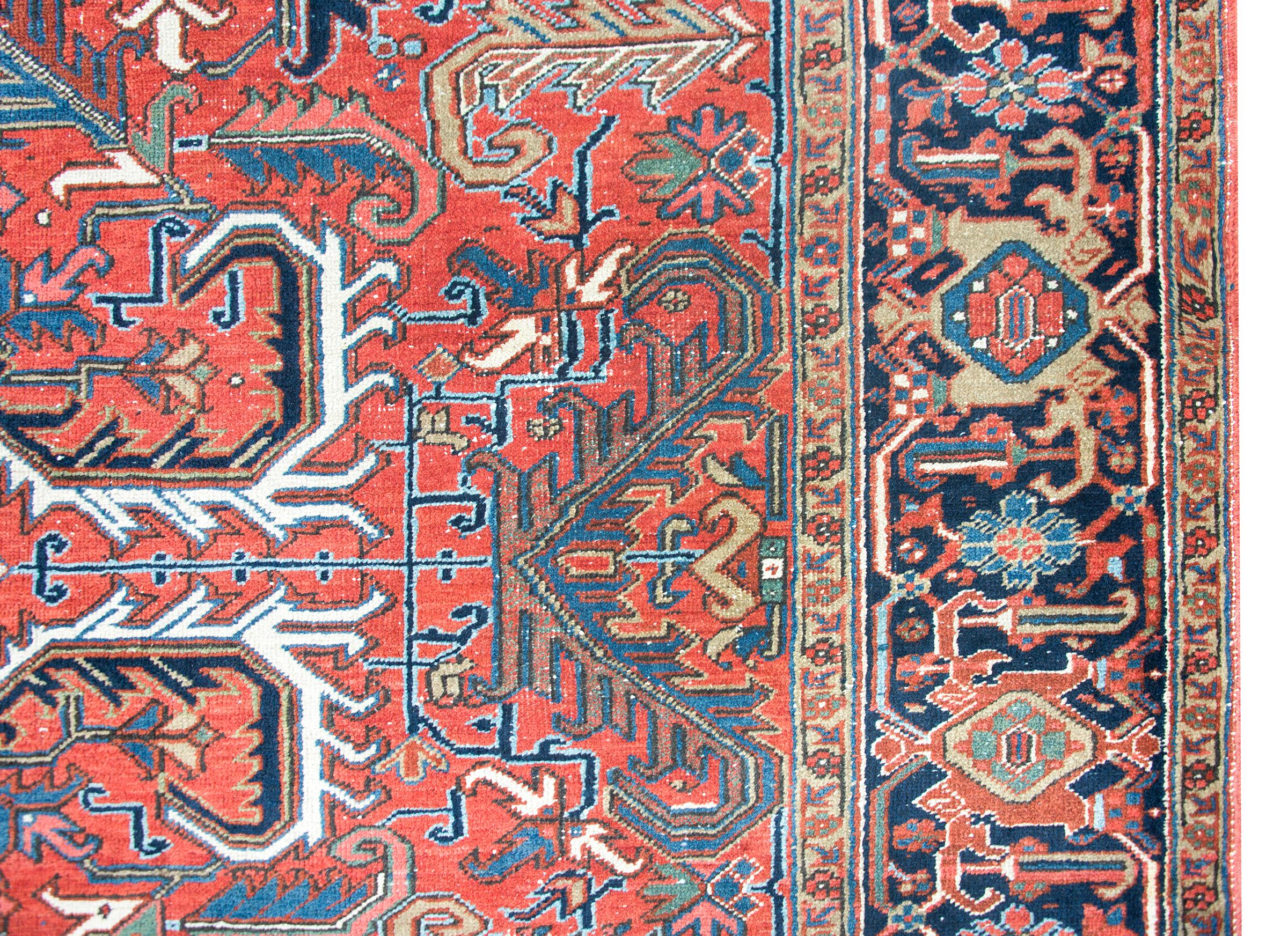 Persischer Heriz-Teppich des frühen 20. Jahrhunderts im Zustand „Gut“ im Angebot in Chicago, IL