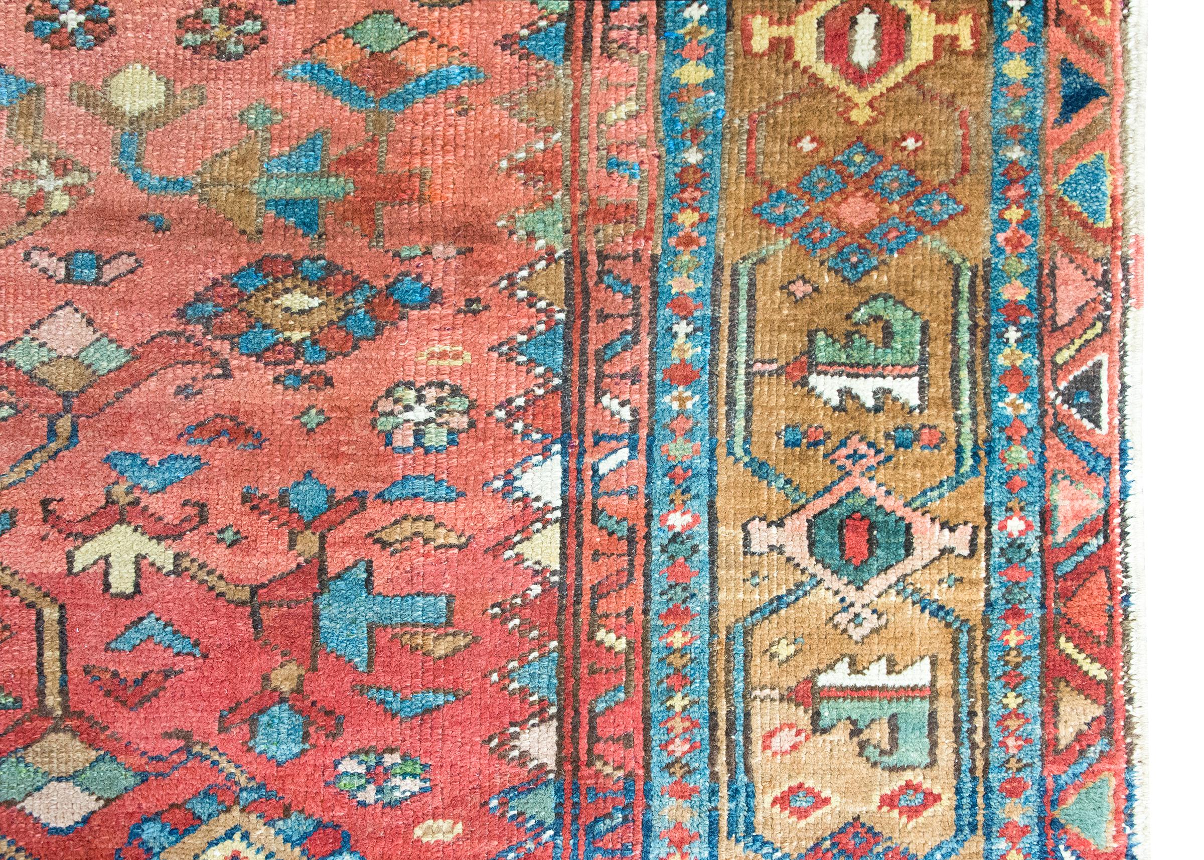 Early 20th Century Persian Heriz Rug In Good Condition For Sale In Chicago, IL