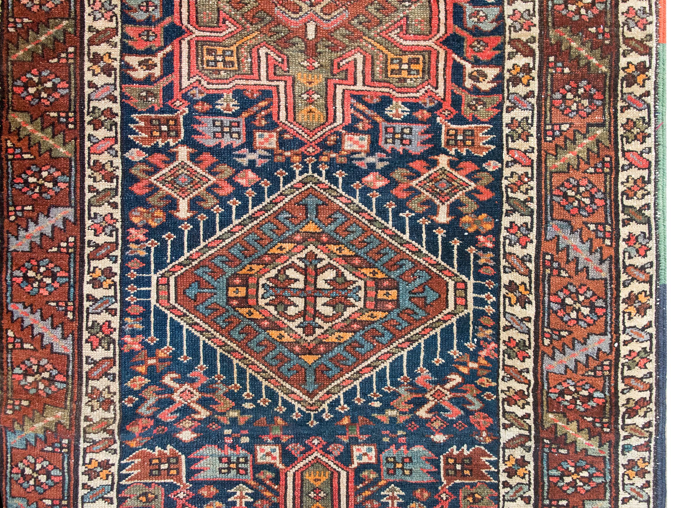 Early 20th Century Persian Heriz Rug In Good Condition For Sale In Chicago, IL