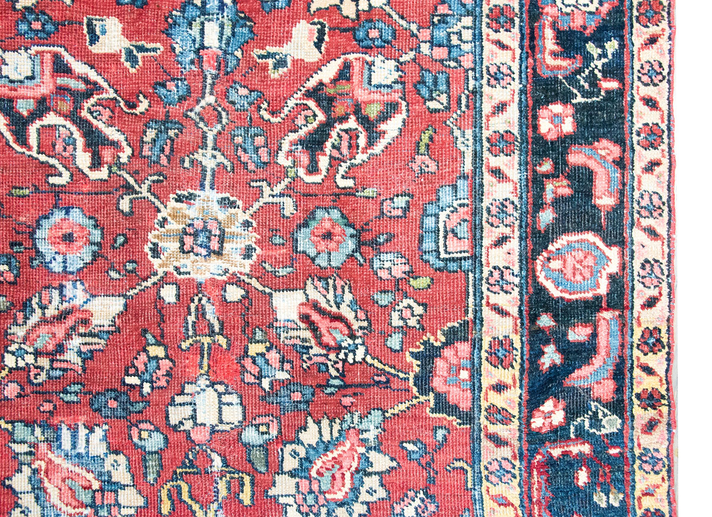 Early 20th Century Persian Heriz Rug In Good Condition For Sale In Chicago, IL