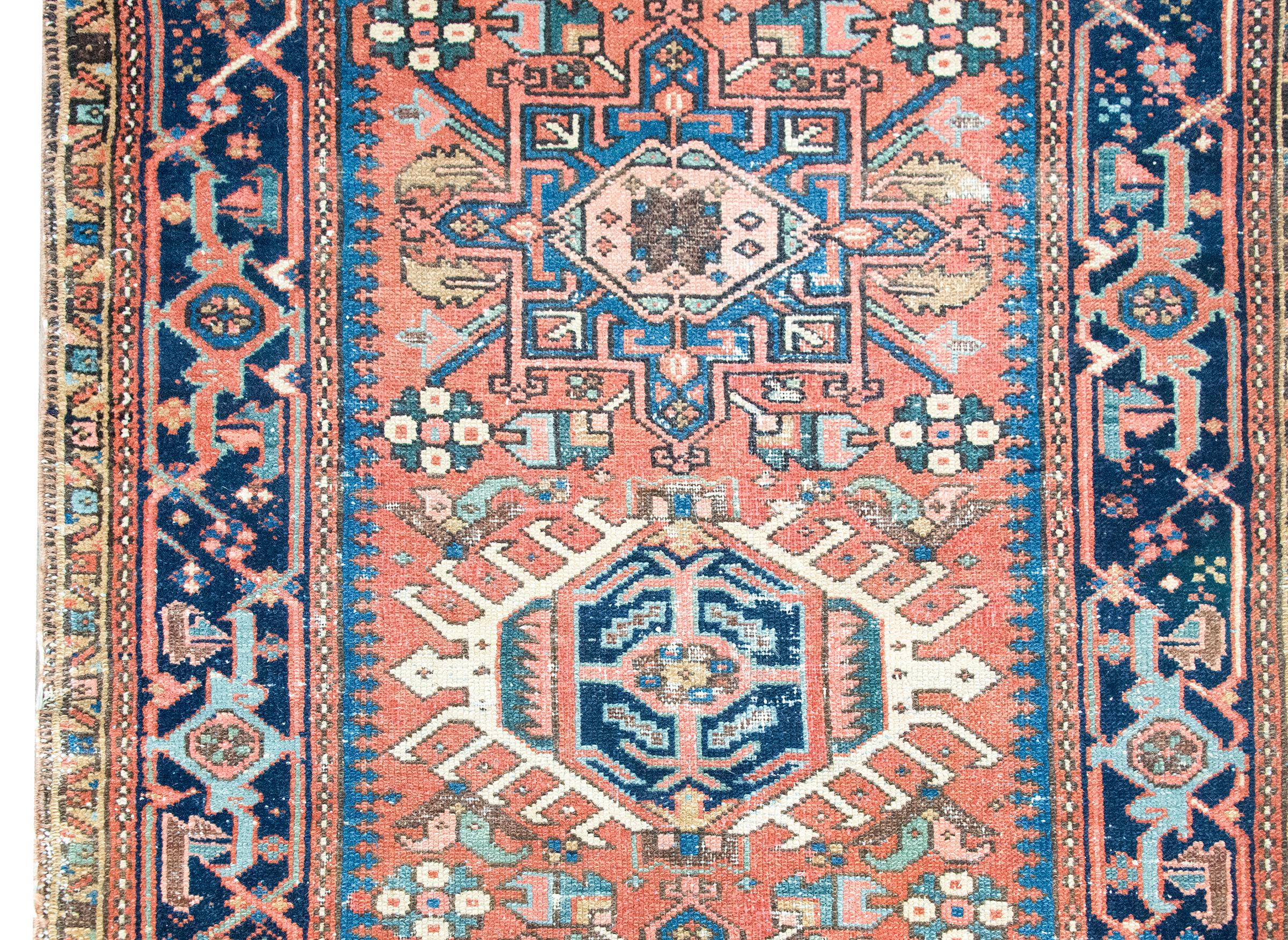 Tapis persan Heriz du début du 20e siècle Bon état - En vente à Chicago, IL