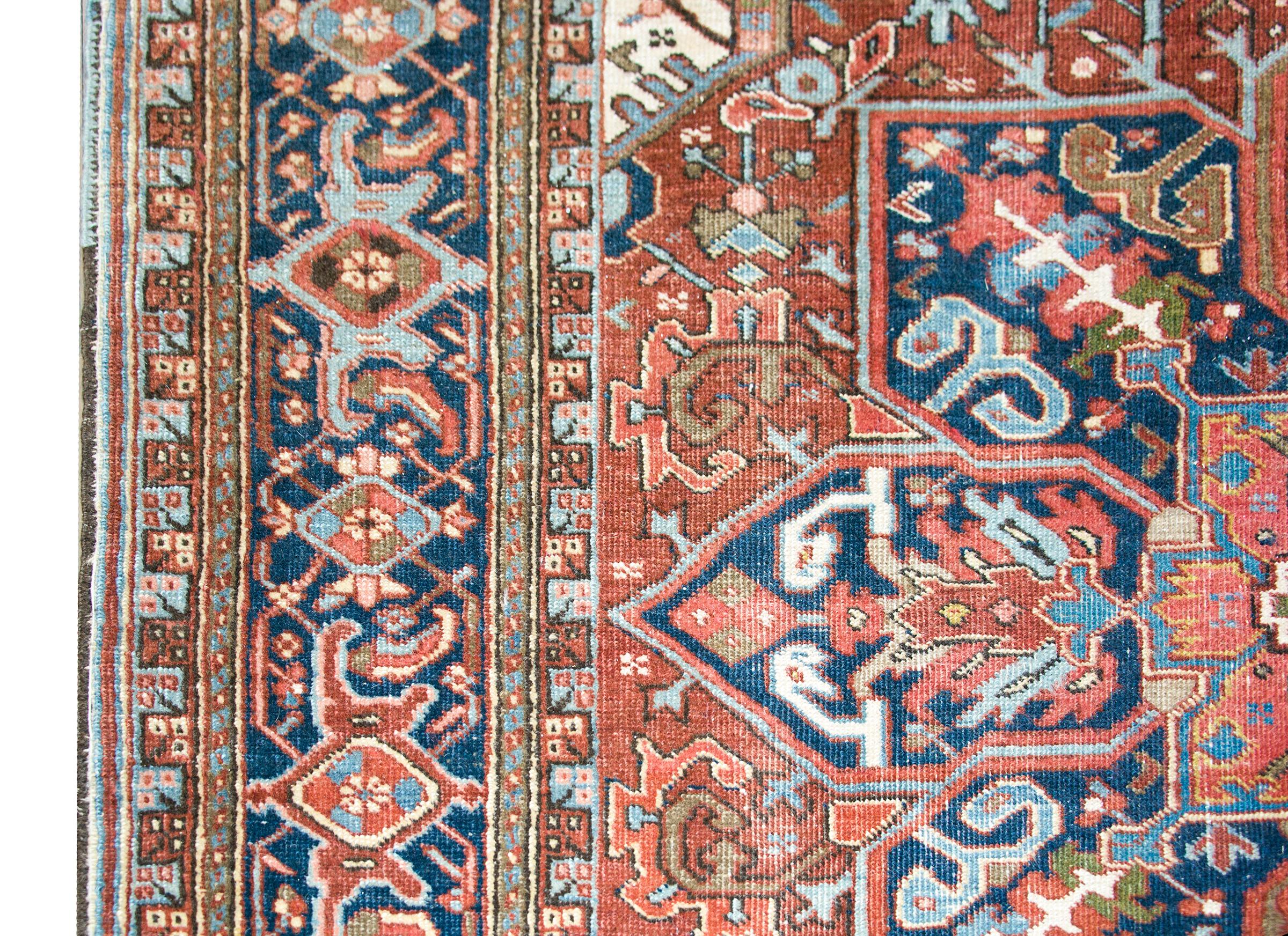 Persischer Heriz-Teppich des frühen 20. Jahrhunderts im Angebot 1