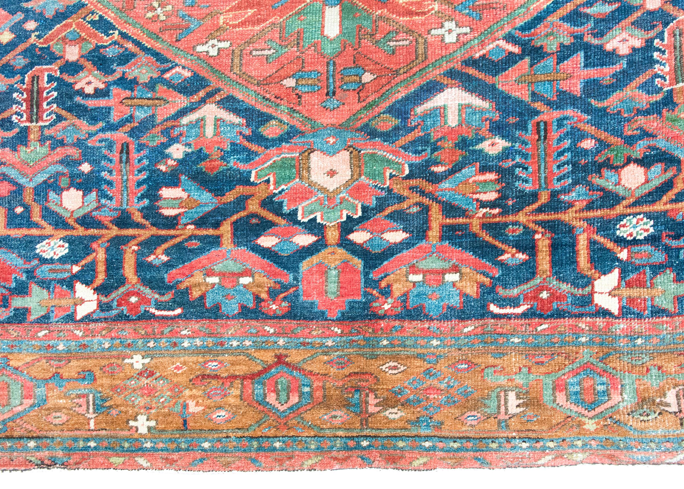 Early 20th Century Persian Heriz Rug For Sale 2