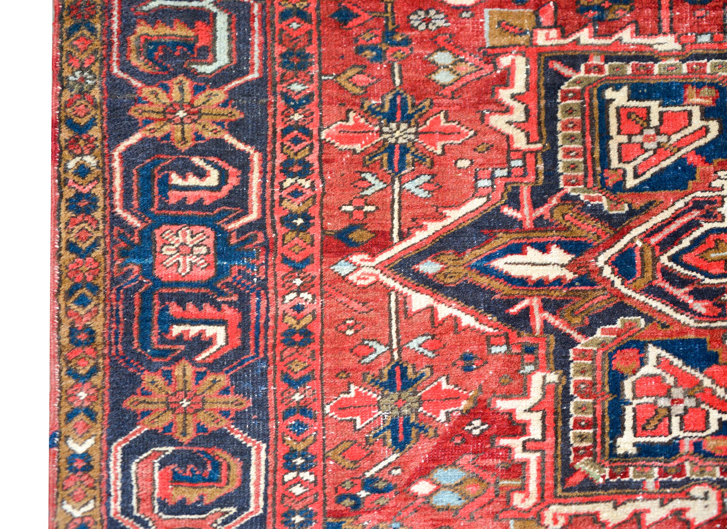 Persischer Heriz-Teppich des frühen 20. Jahrhunderts im Angebot 2