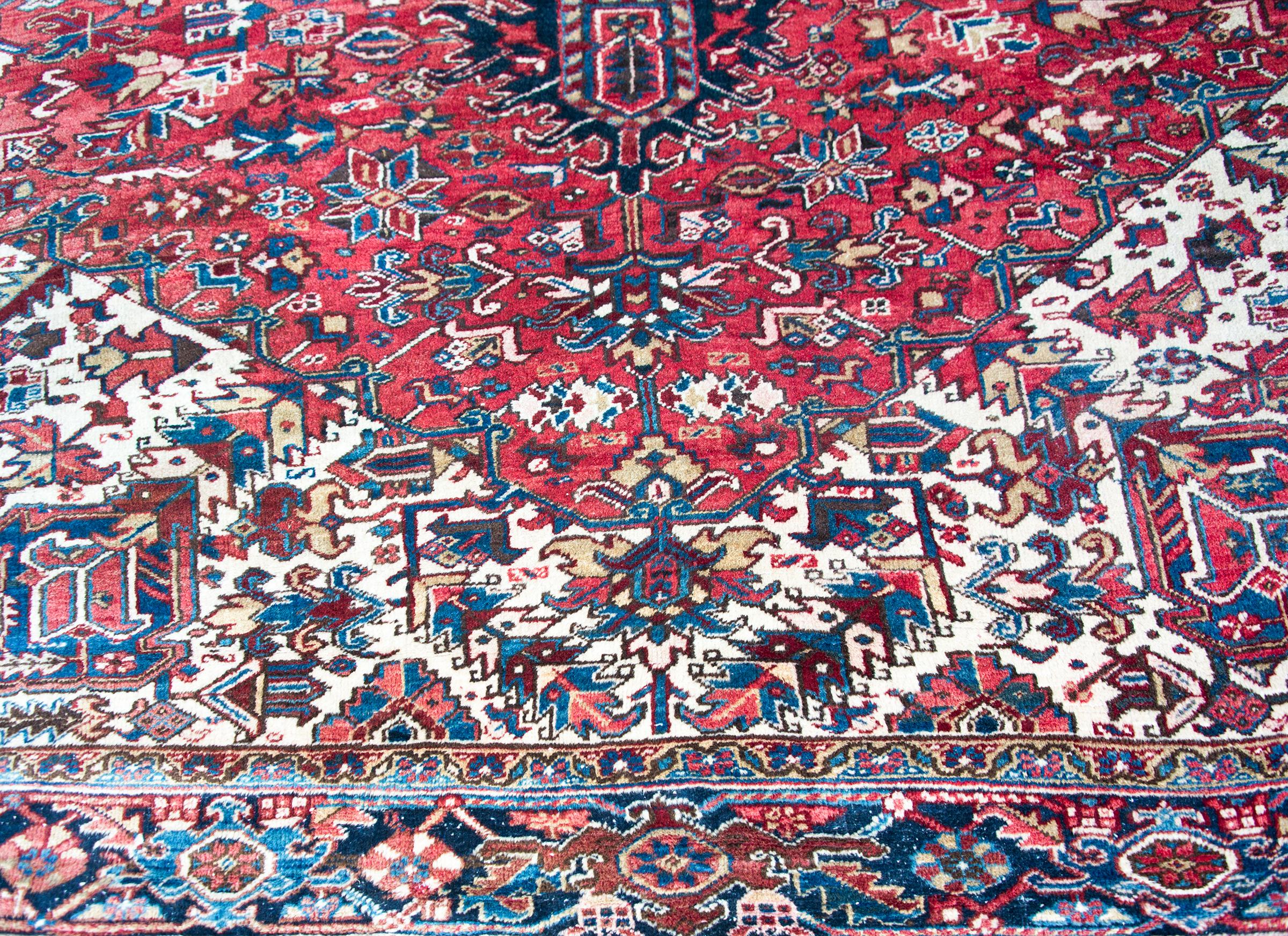 Early 20th Century Persian Heriz Rug For Sale 2
