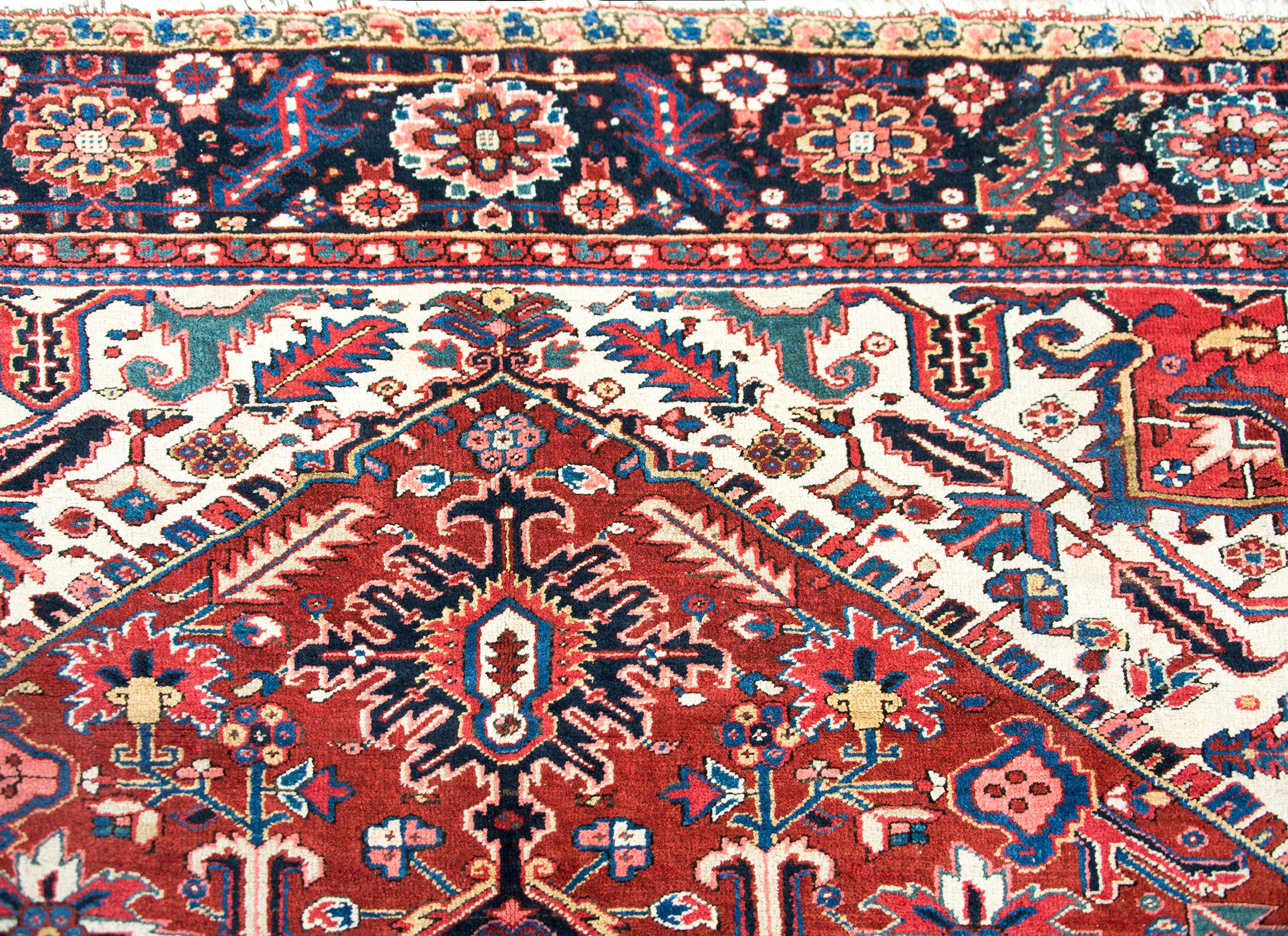 Persischer Heriz-Teppich des frühen 20. Jahrhunderts im Angebot 2