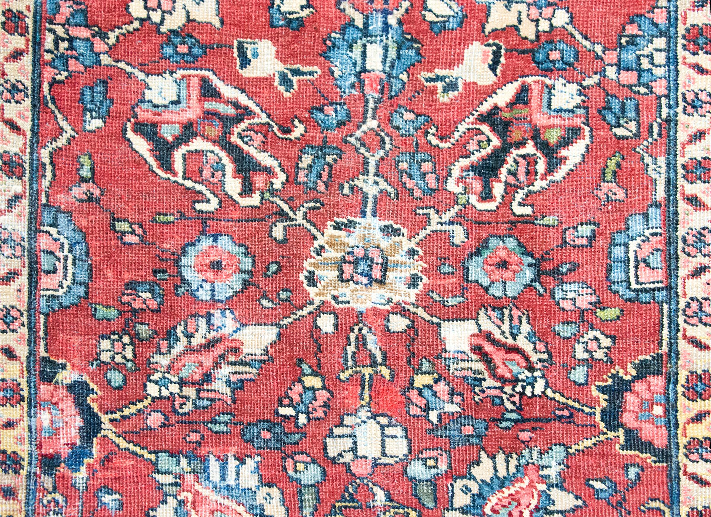 Early 20th Century Persian Heriz Rug For Sale 3