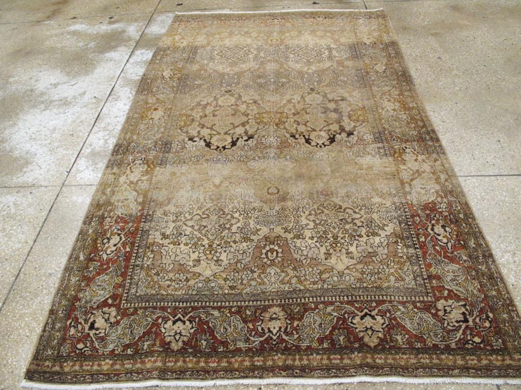 An antique Persian Isfahan accent rug handmade during the Early 20th century.

Measures: 4' 8