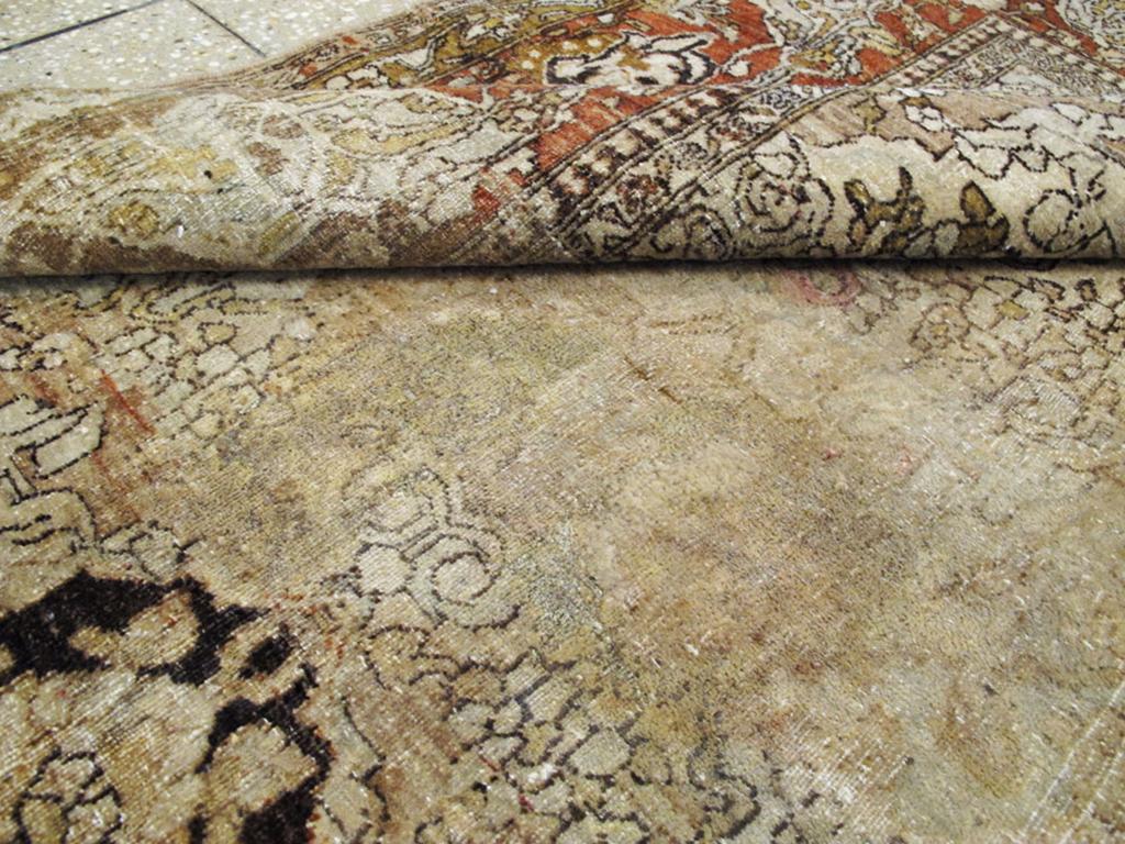 Early 20th Century Persian Isfahan Accent Rug For Sale 1