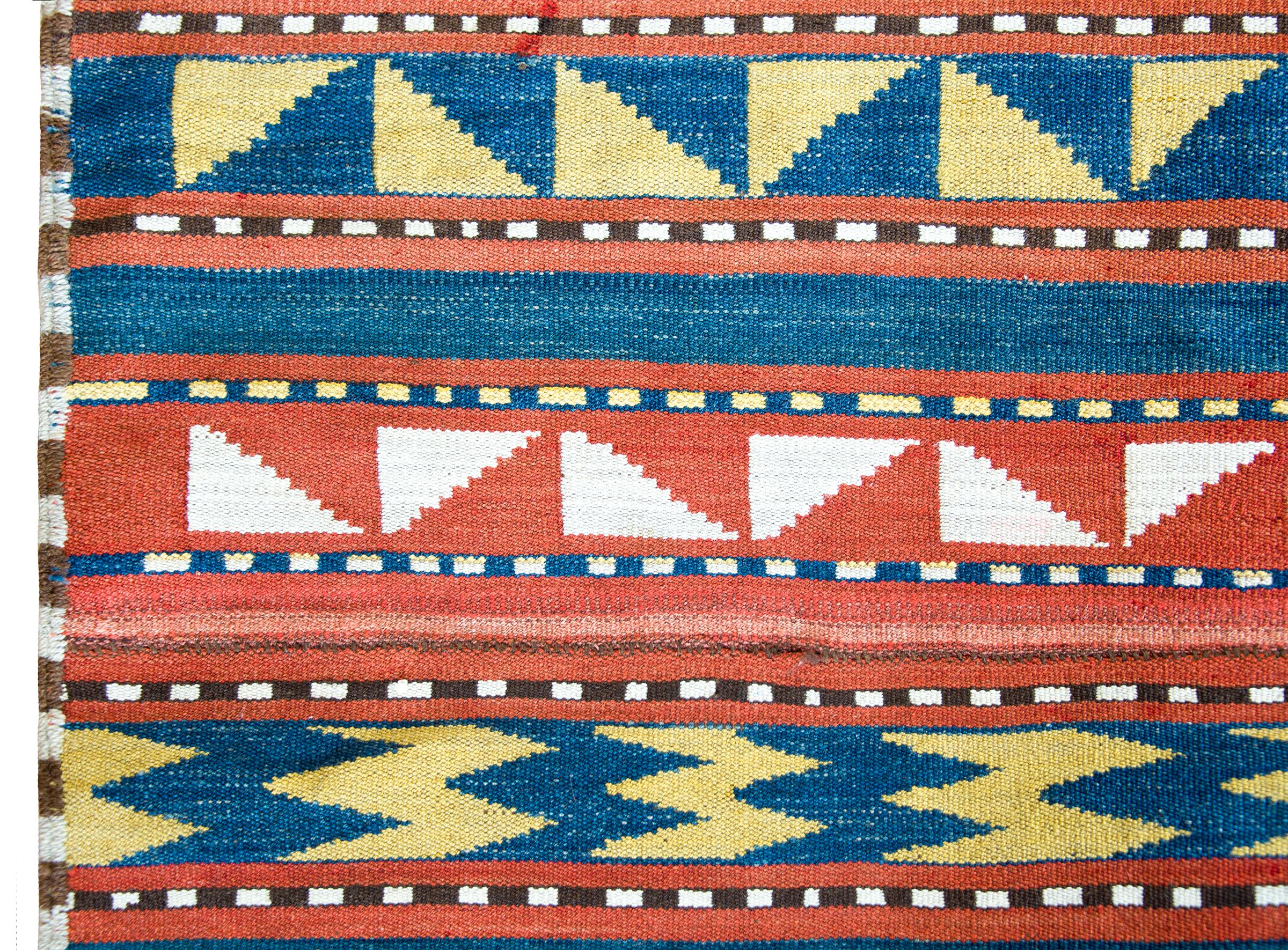 Persischer Jajim-Teppich des frühen 20. Jahrhunderts (Mitte des 20. Jahrhunderts) im Angebot