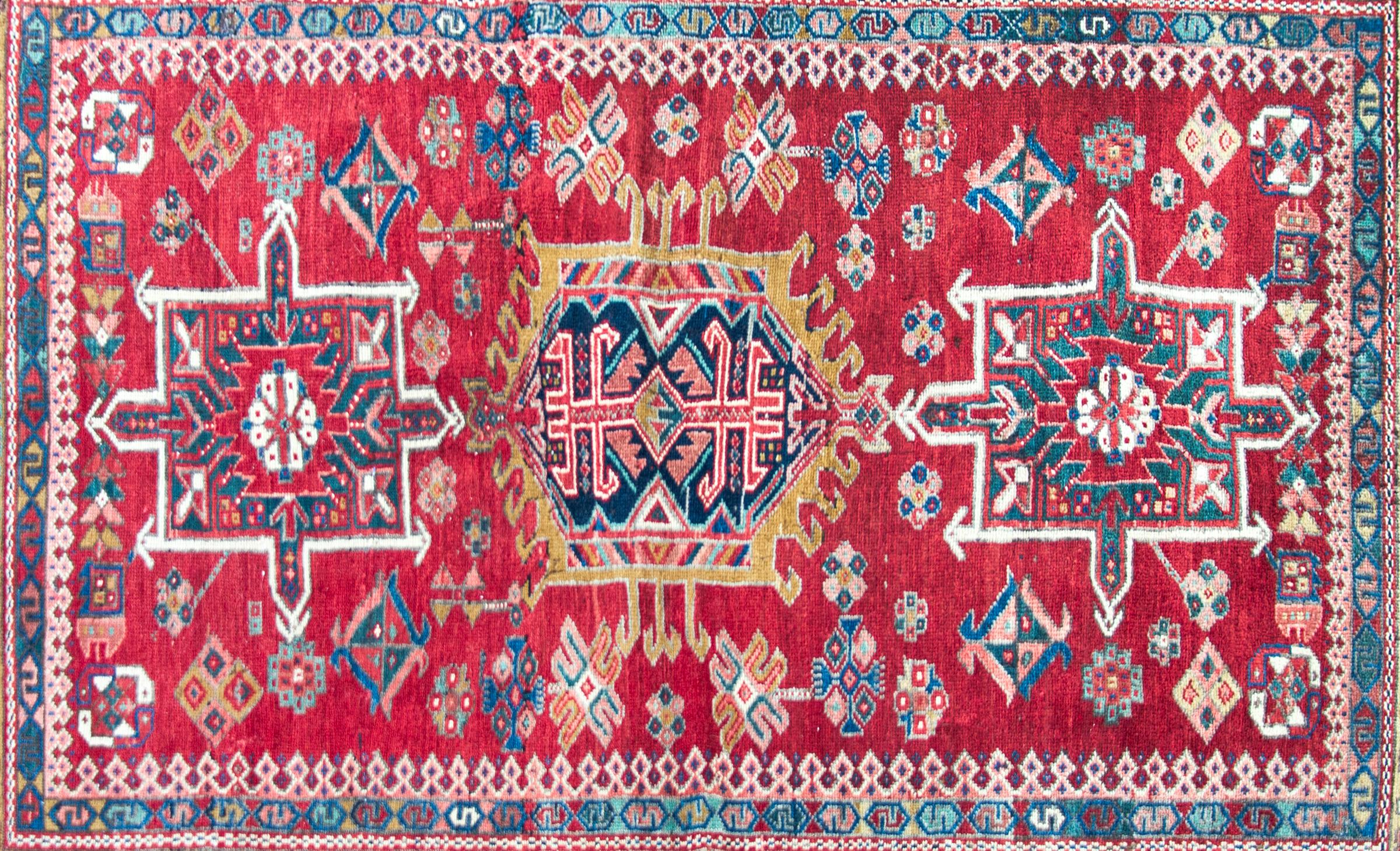 Persischer Karaja-Teppich aus dem frühen 20. (Stammeskunst) im Angebot