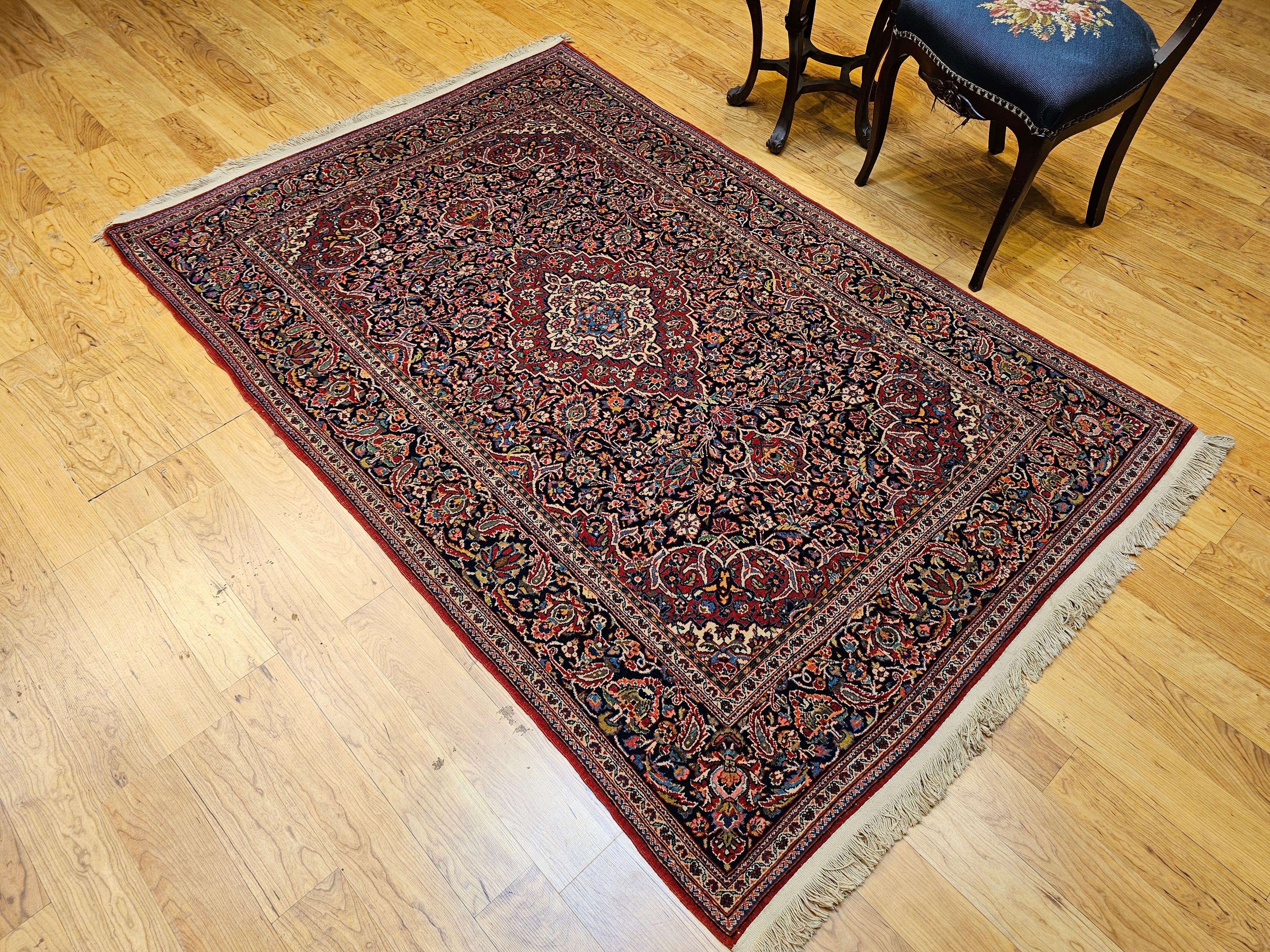 Tapis persan Kashan du début du XXe siècle à motifs floraux dans les tons marine, rouge et bleu en vente 5