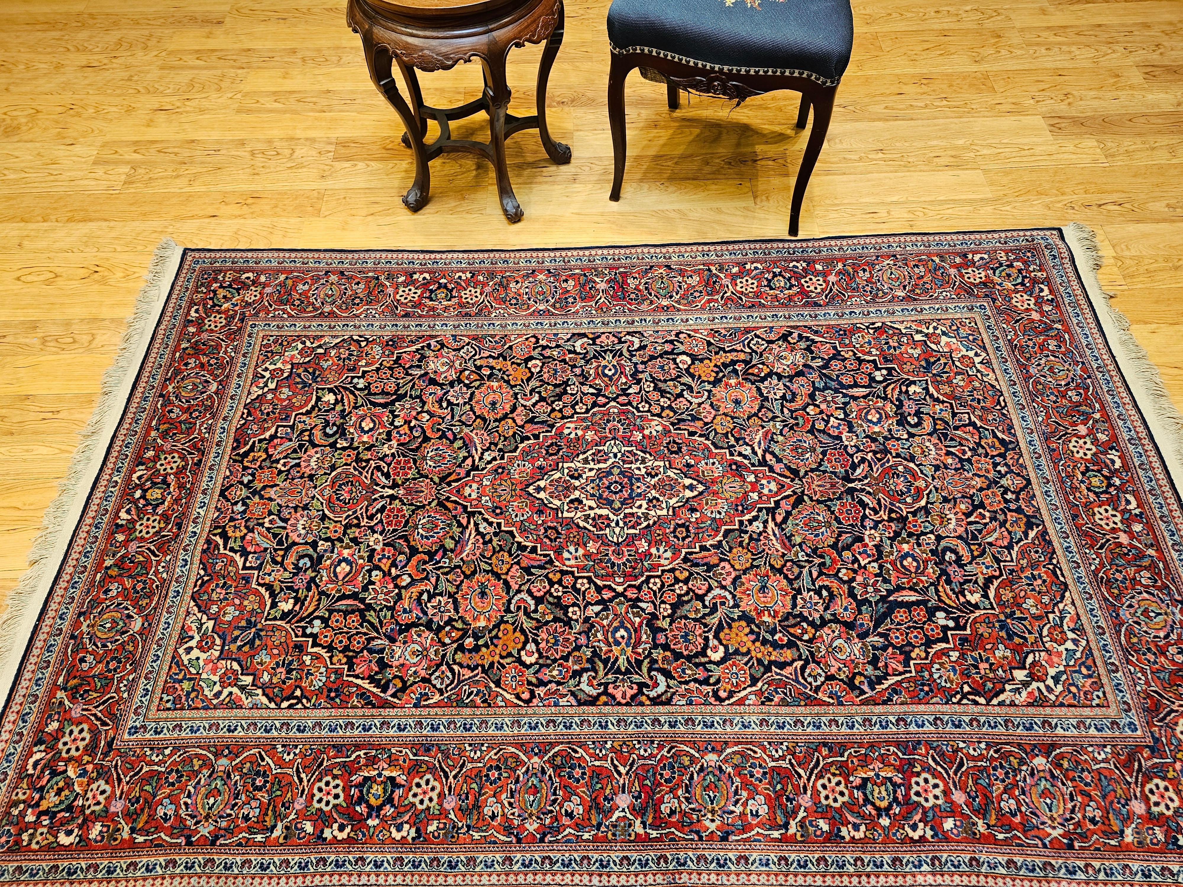 Tapis persan Kashan du début du XXe siècle à motifs floraux dans les tons marine, rouge et bleu en vente 8