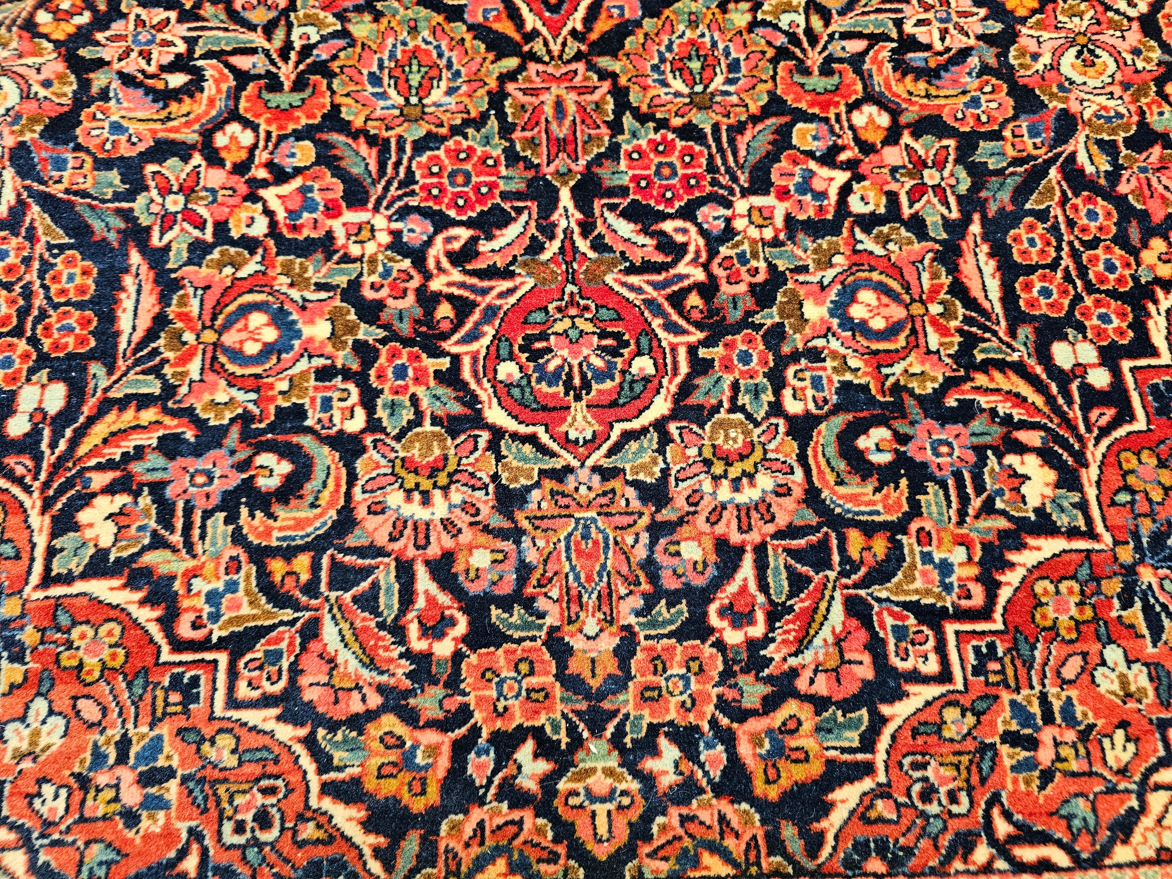 Tapis persan Kashan du début du XXe siècle à motifs floraux dans les tons marine, rouge et bleu en vente 1