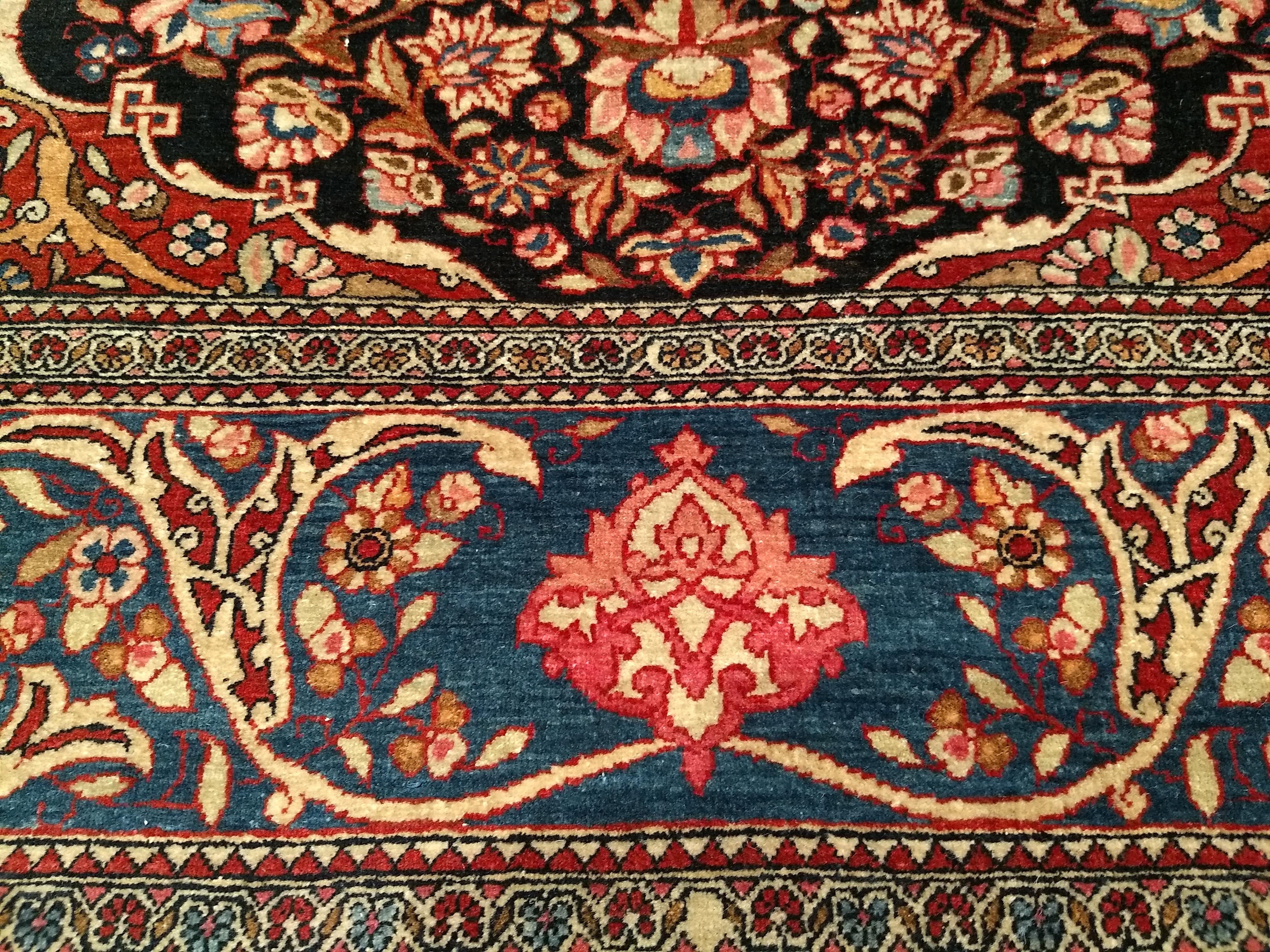 Tappeto persiano Kashan dei primi del Novecento con disegno floreale in blu, rosso e avorio in vendita 5
