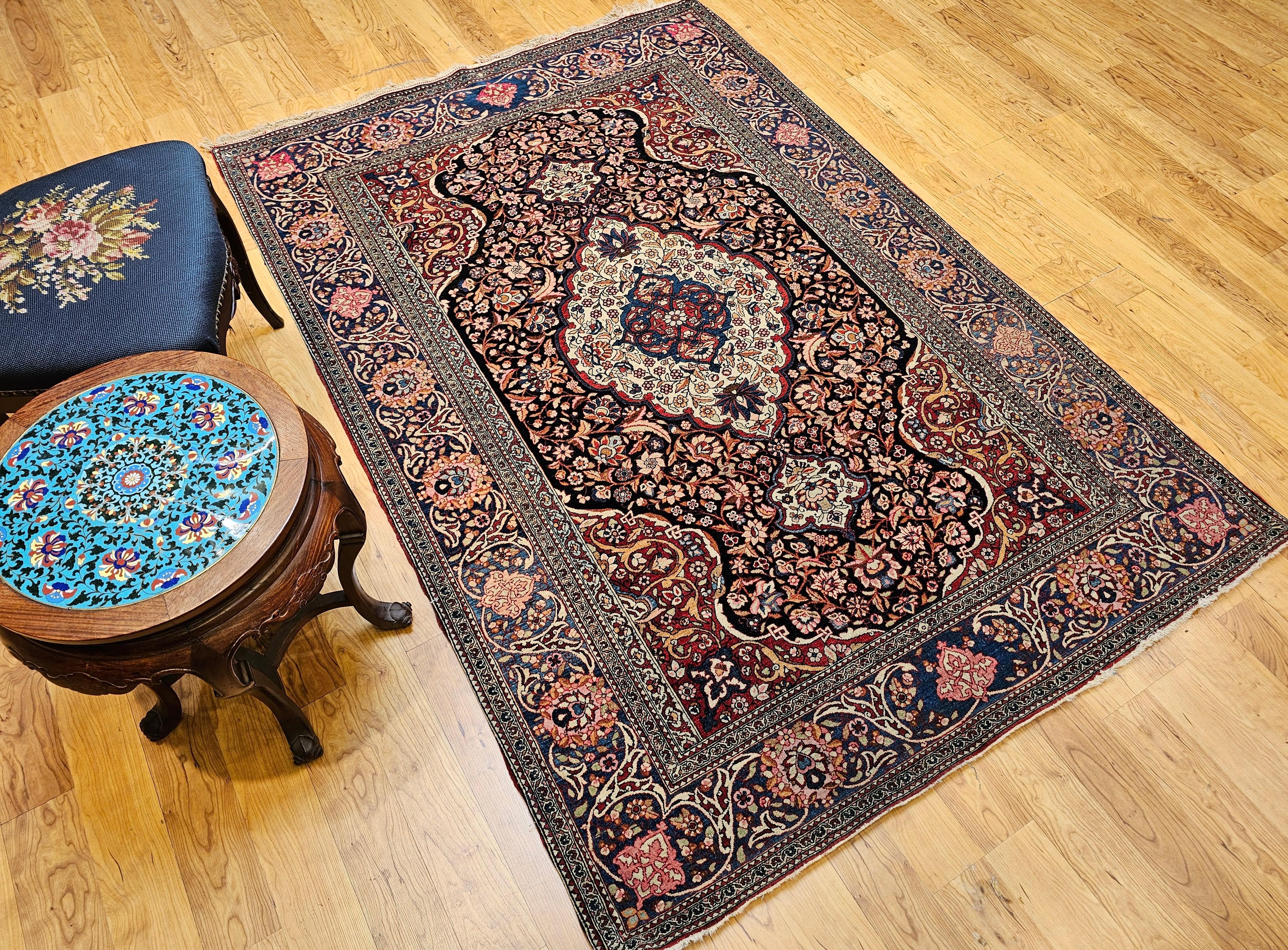 Tappeto persiano Kashan dei primi del Novecento con disegno floreale in blu, rosso e avorio in vendita 10