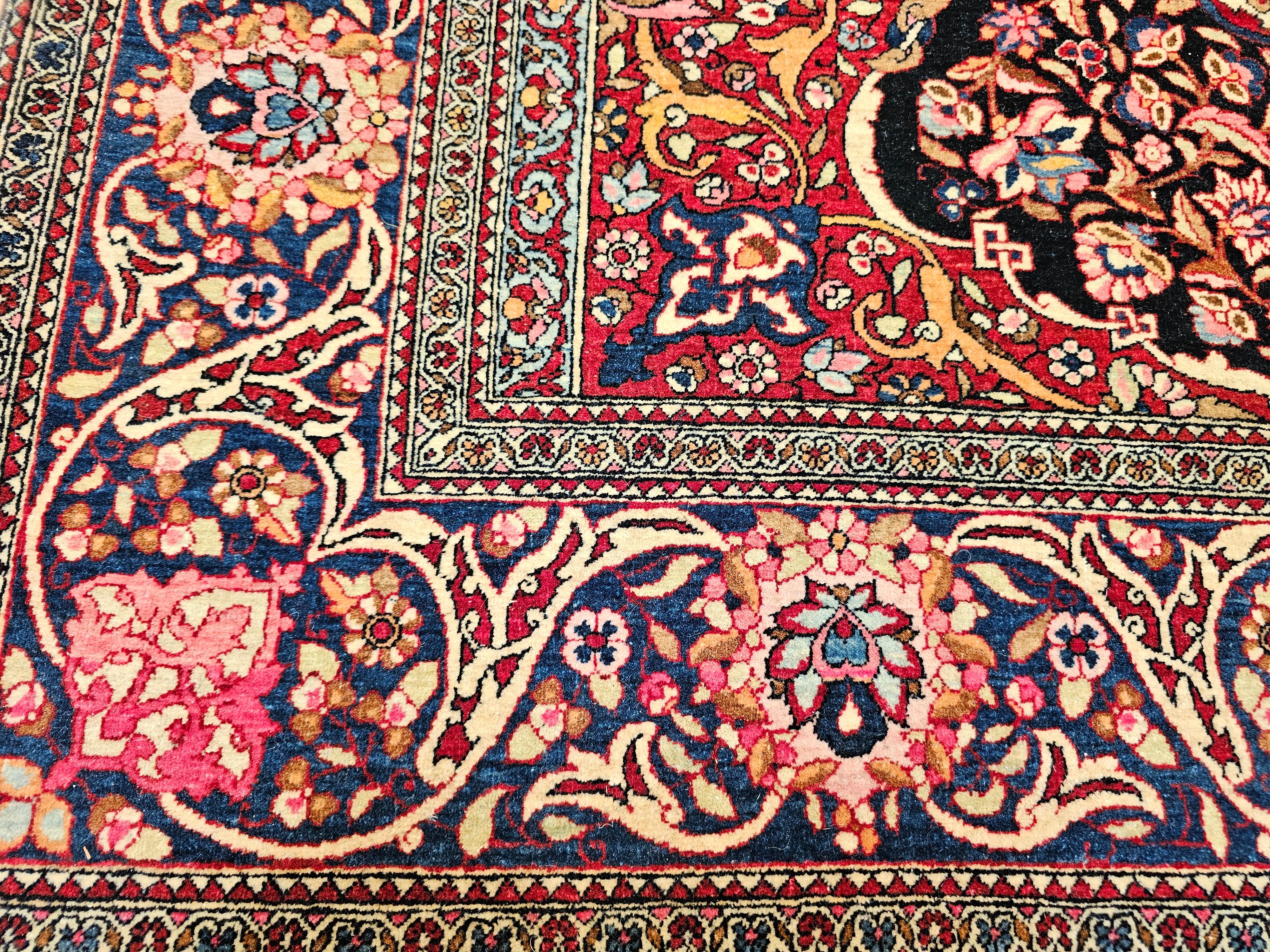 XX secolo Tappeto persiano Kashan dei primi del Novecento con disegno floreale in blu, rosso e avorio in vendita